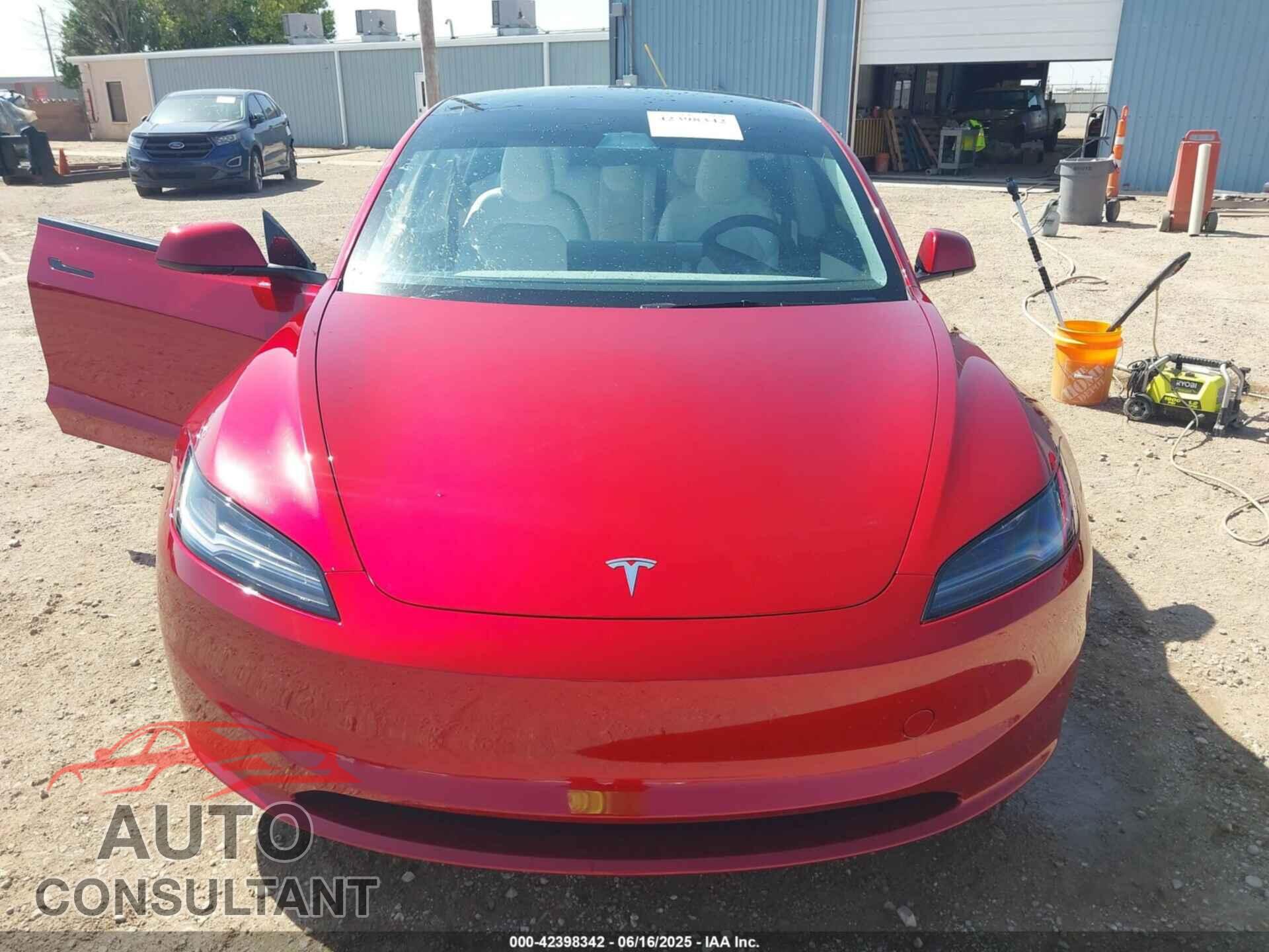 TESLA MODEL 3 2024 - 5YJ3E1EB2RF800621
