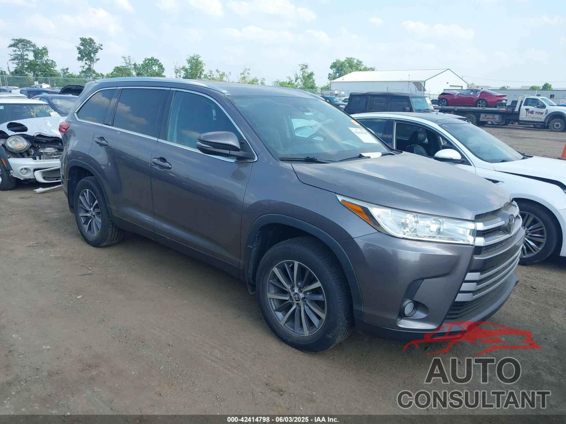 TOYOTA HIGHLANDER 2019 - 5TDJZRFHXKS586184