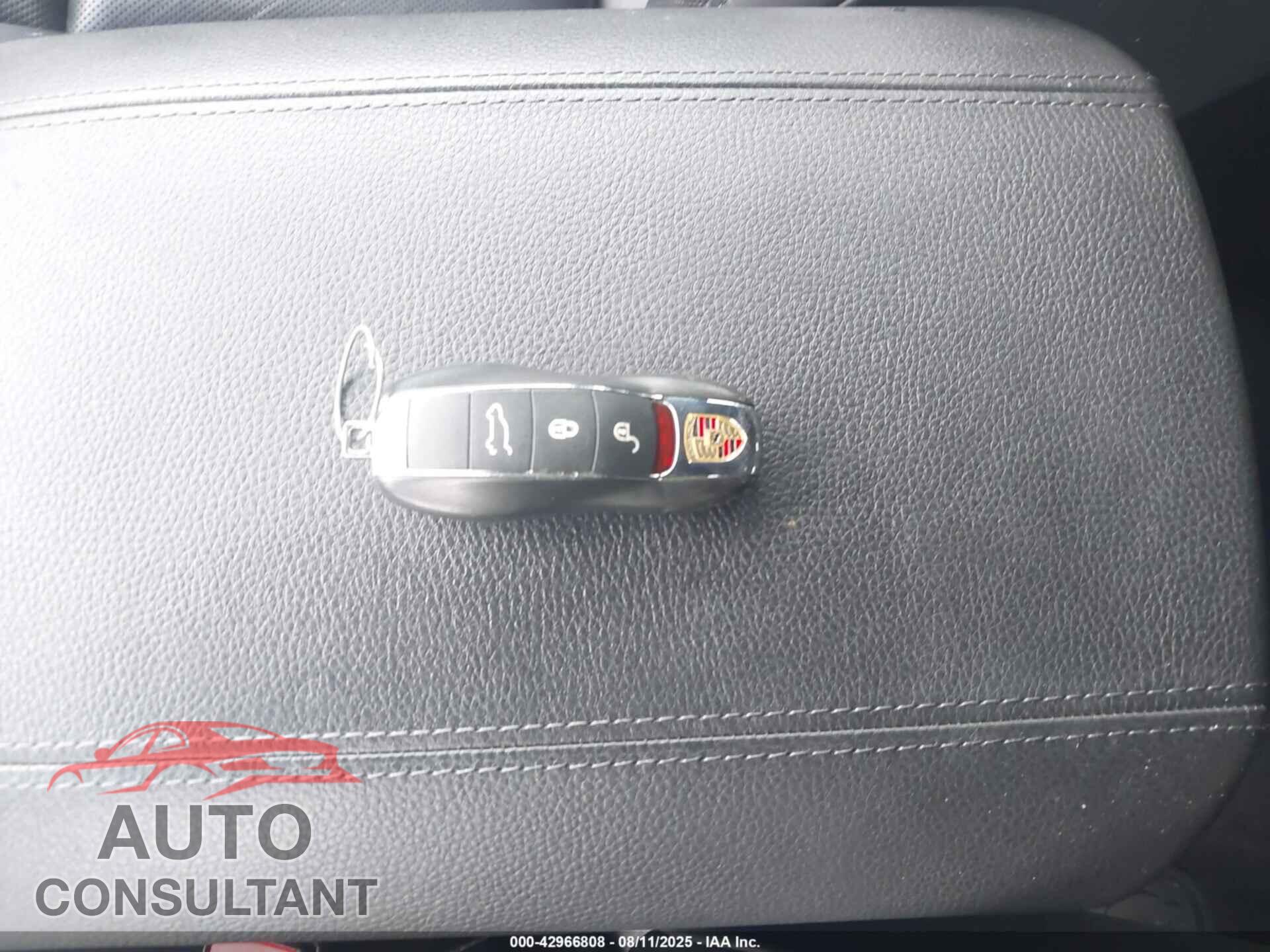 PORSCHE CAYENNE 2016 - WP1AA2A23GLA04838