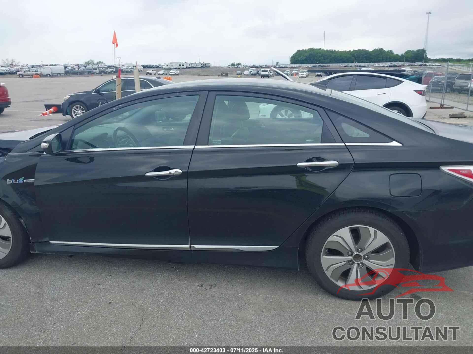 HYUNDAI SONATA HYBRID 2015 - KMHEC4A41FA130731