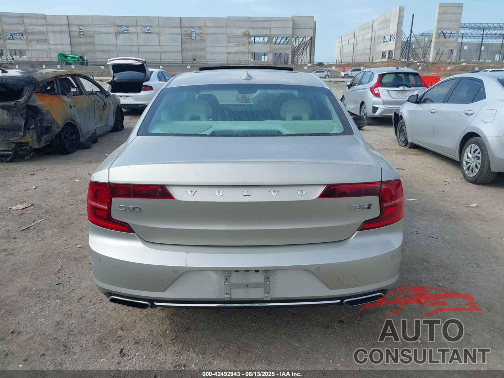 VOLVO S90 HYBRID 2018 - LVYBR0AL4JP046116