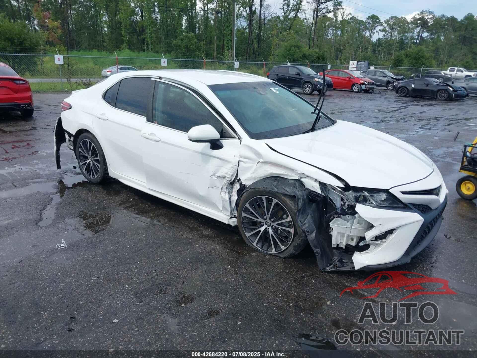 TOYOTA CAMRY 2018 - 4T1B11HK6JU070447