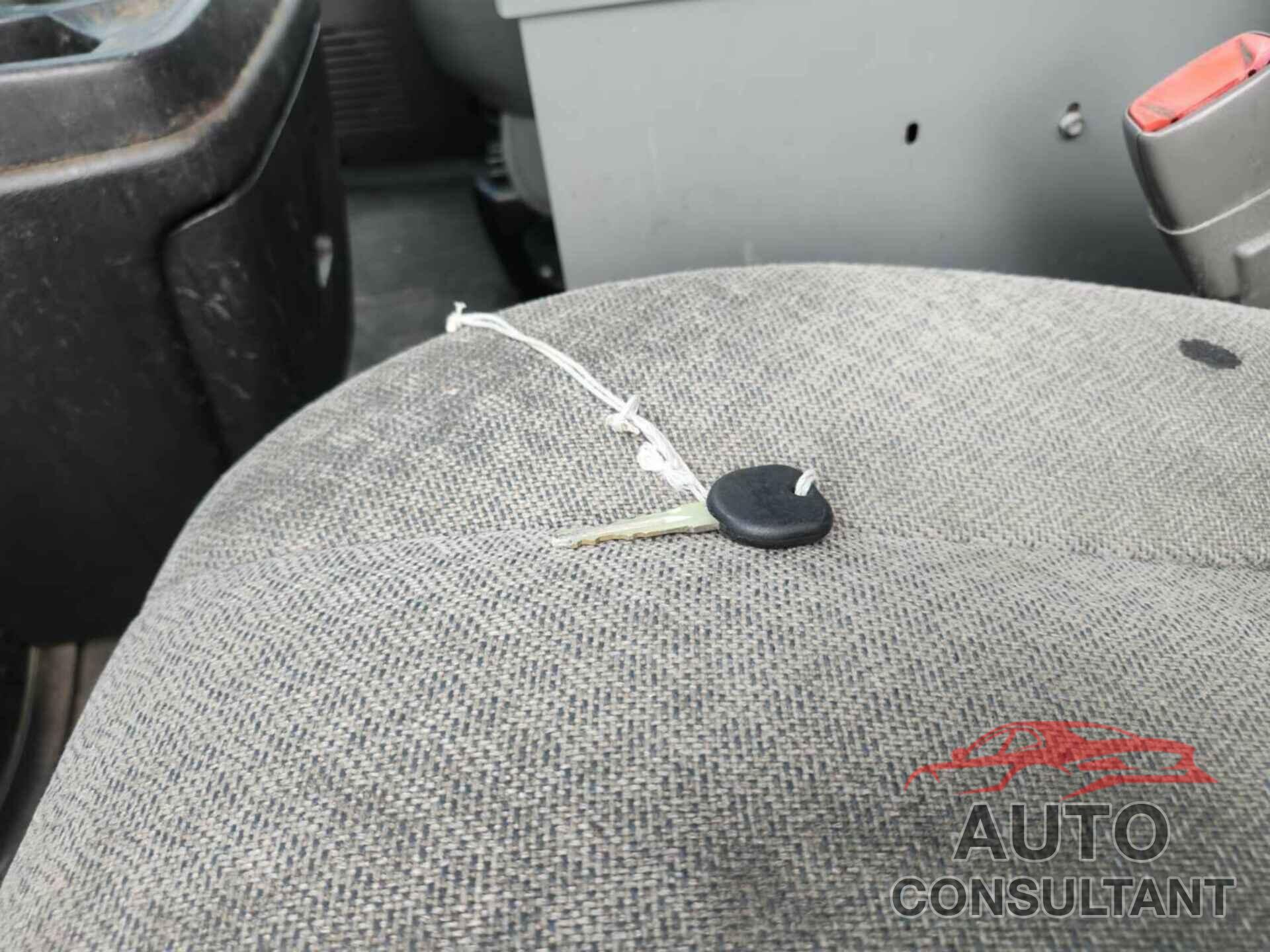 CHEVROLET EXPRESS G2500 2012 - 1GCWGFCA1C1176891