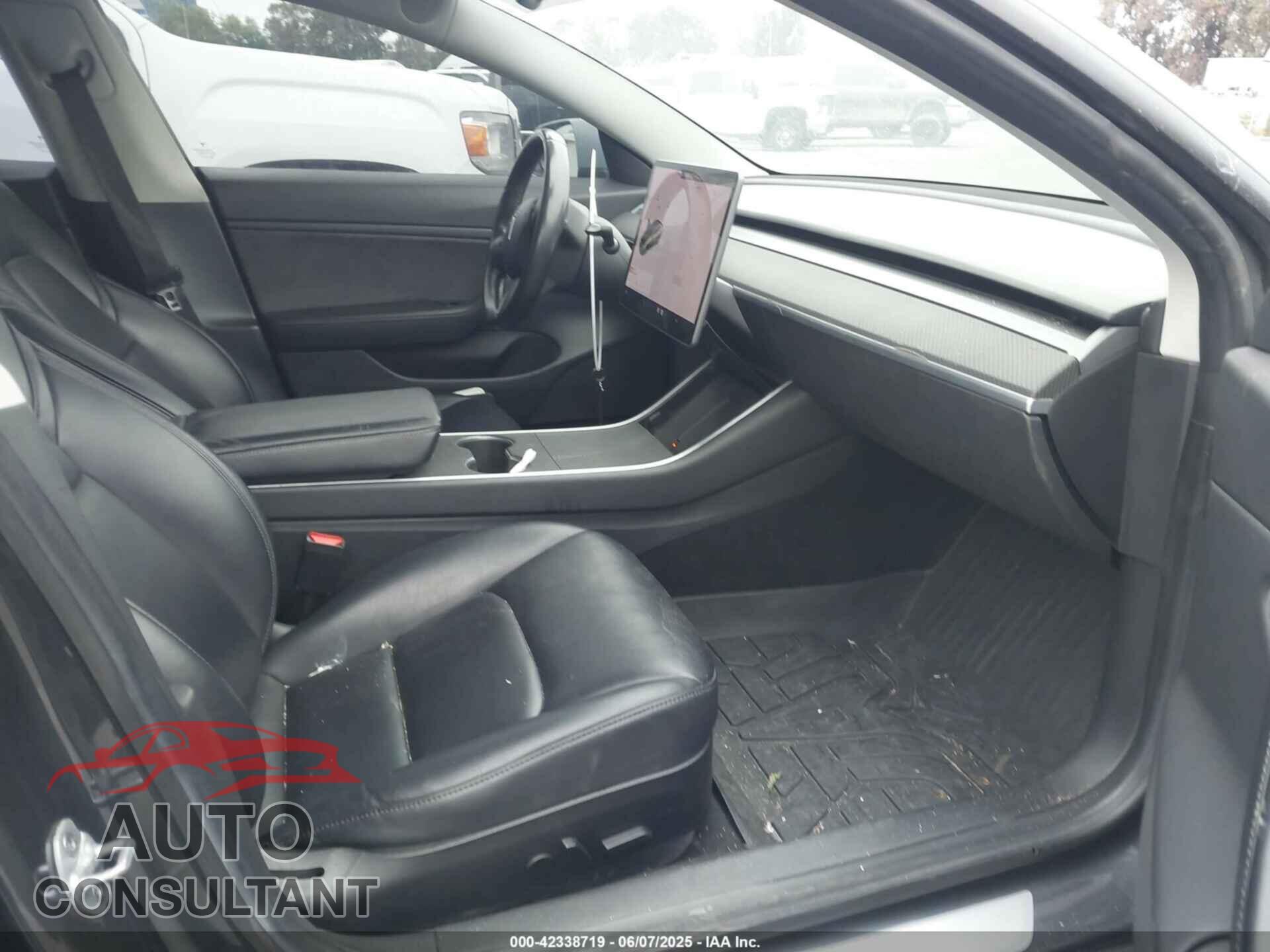 TESLA MODEL 3 2018 - 5YJ3E1EA5JF077617