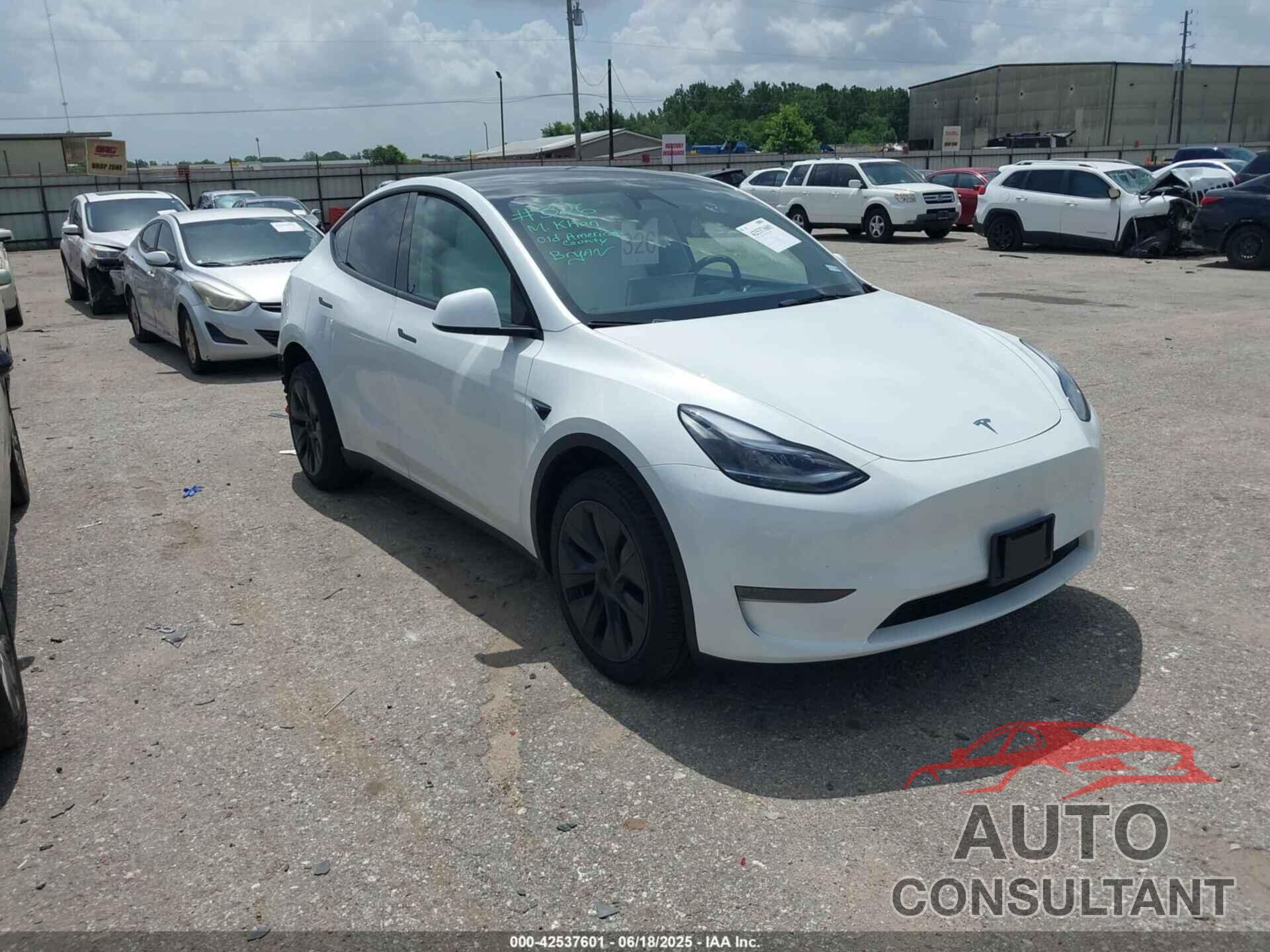 TESLA MODEL Y 2025 - 7SAYGDED5SA352609