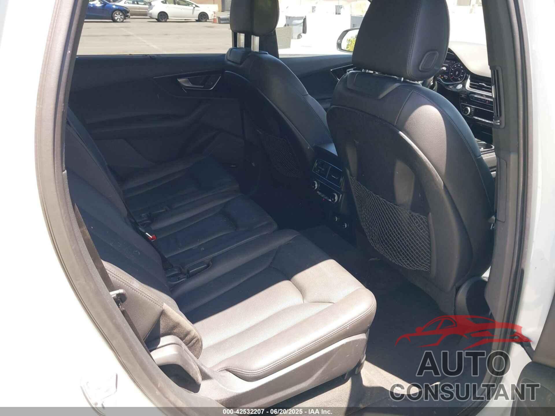 AUDI Q7 2018 - WA1VAAF78JD012947