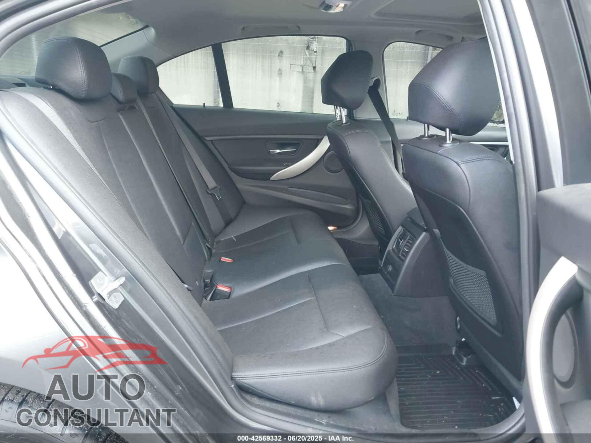 BMW 320I 2018 - WBA8A3C5XJA505920