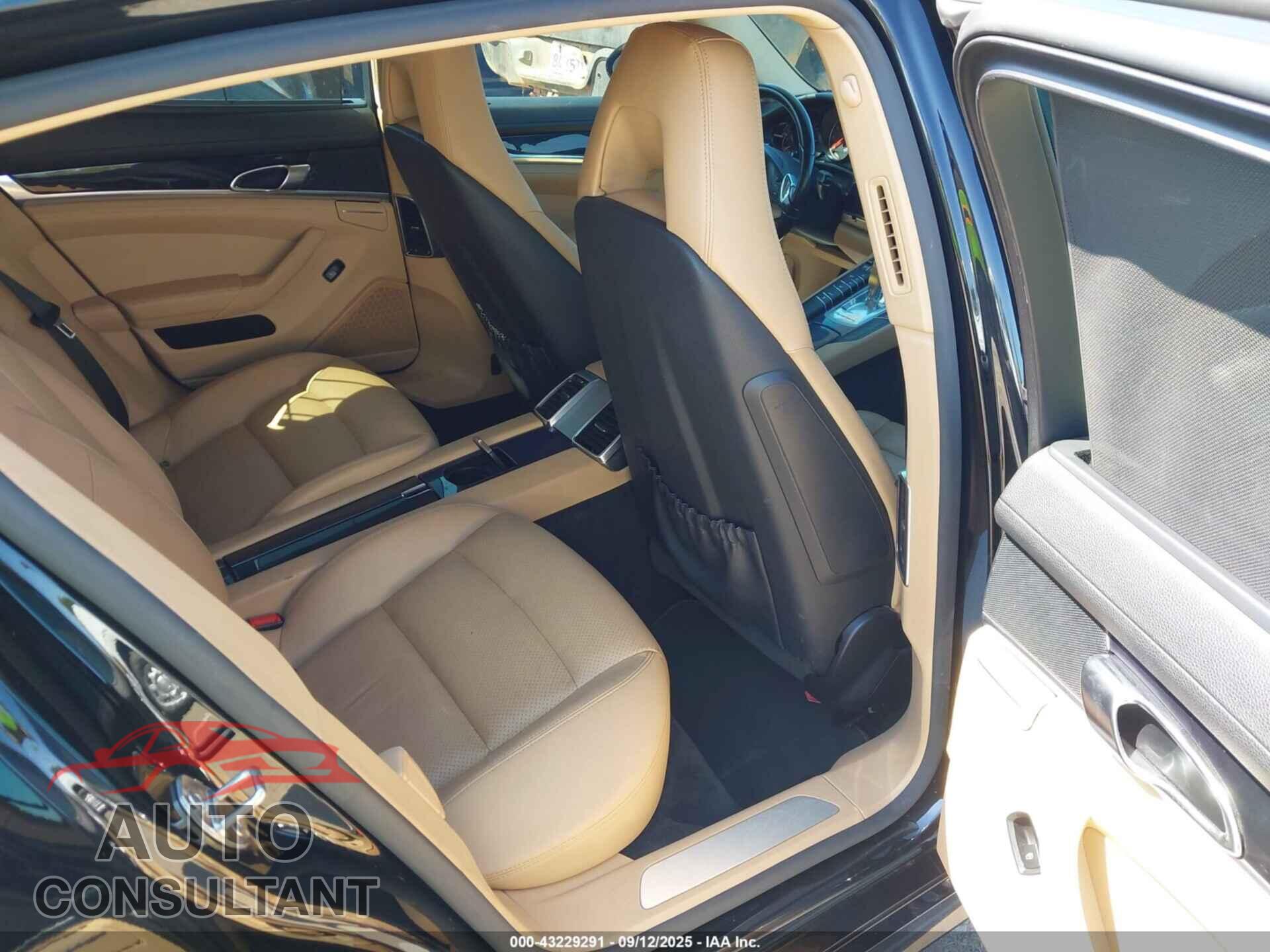 PORSCHE PANAMERA 2015 - WP0AA2A72FL002302
