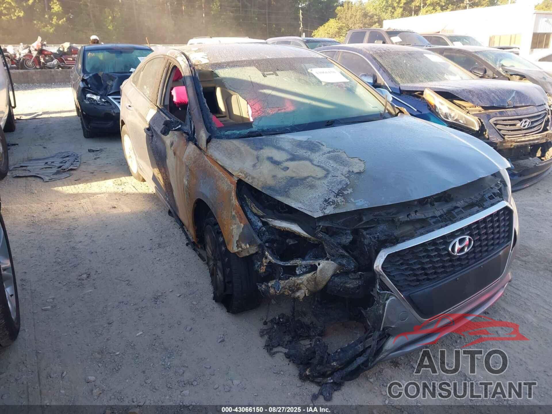 HYUNDAI SONATA HYBRID 2016 - KMHE24L19GA038869
