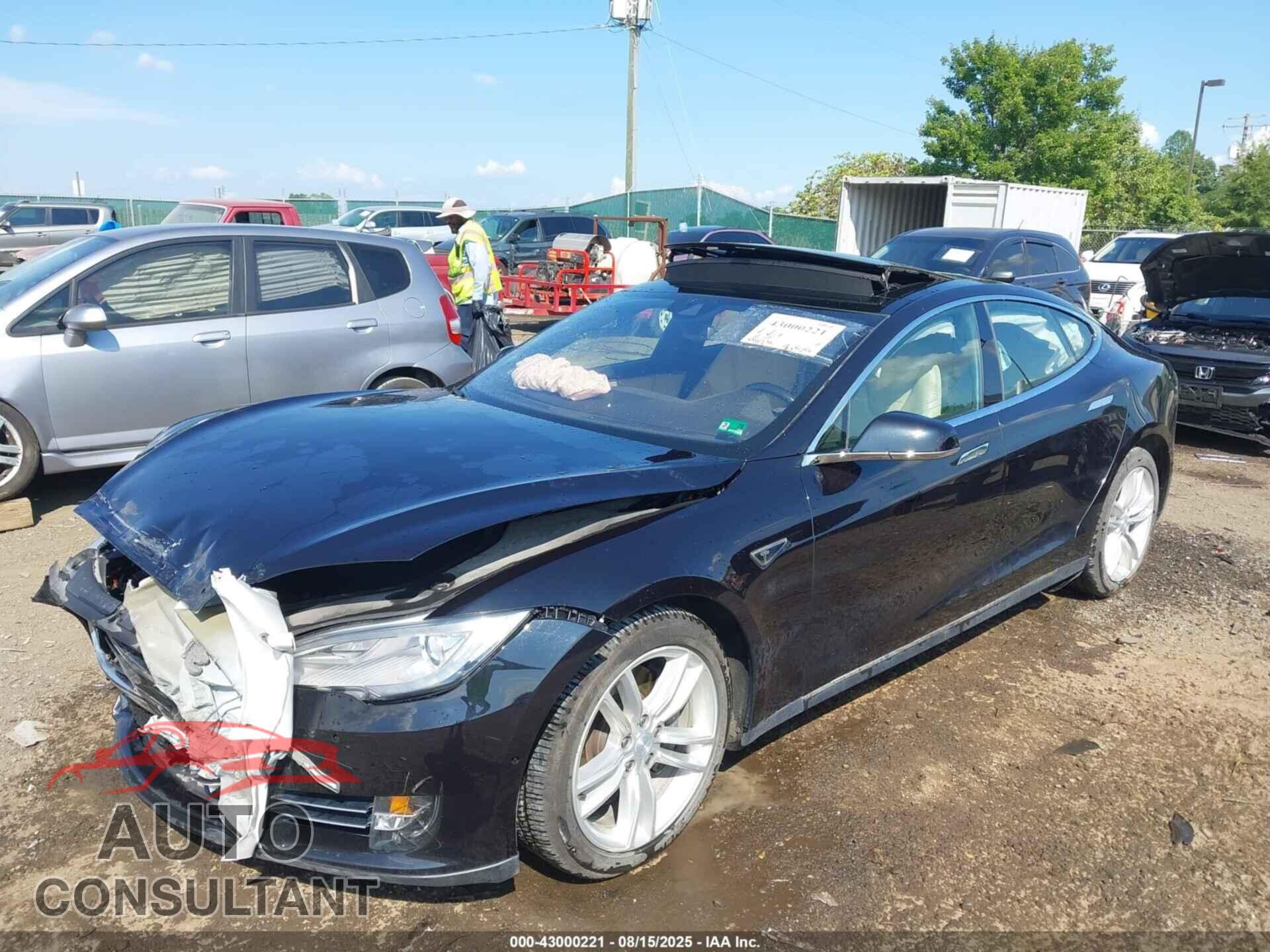 TESLA MODEL S 2015 - 5YJSA1E2XFF108268