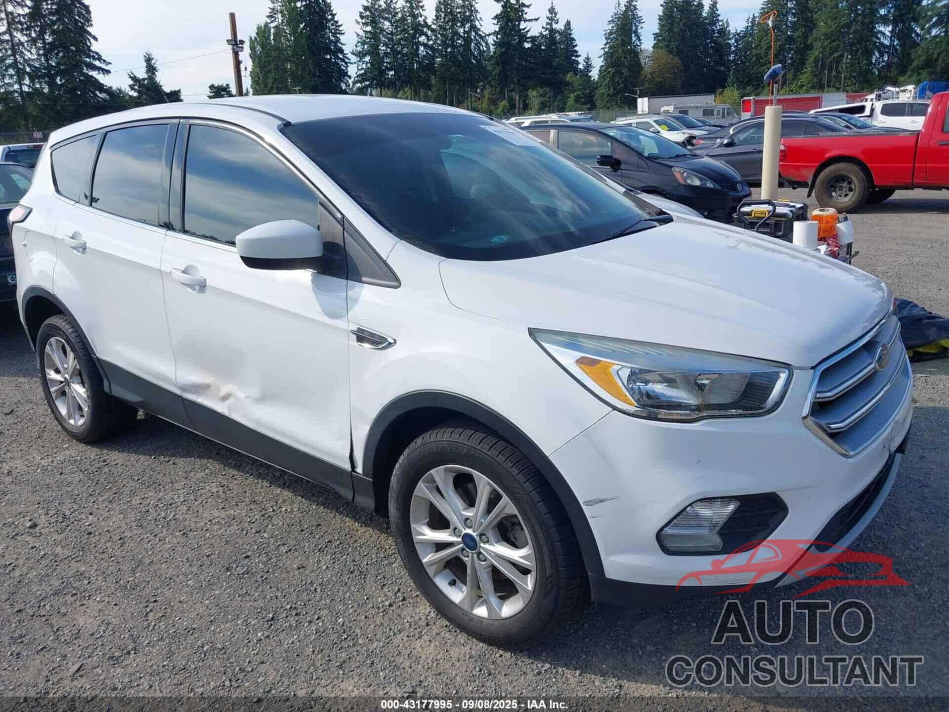 FORD ESCAPE 2017 - 1FMCU0GDXHUC55765