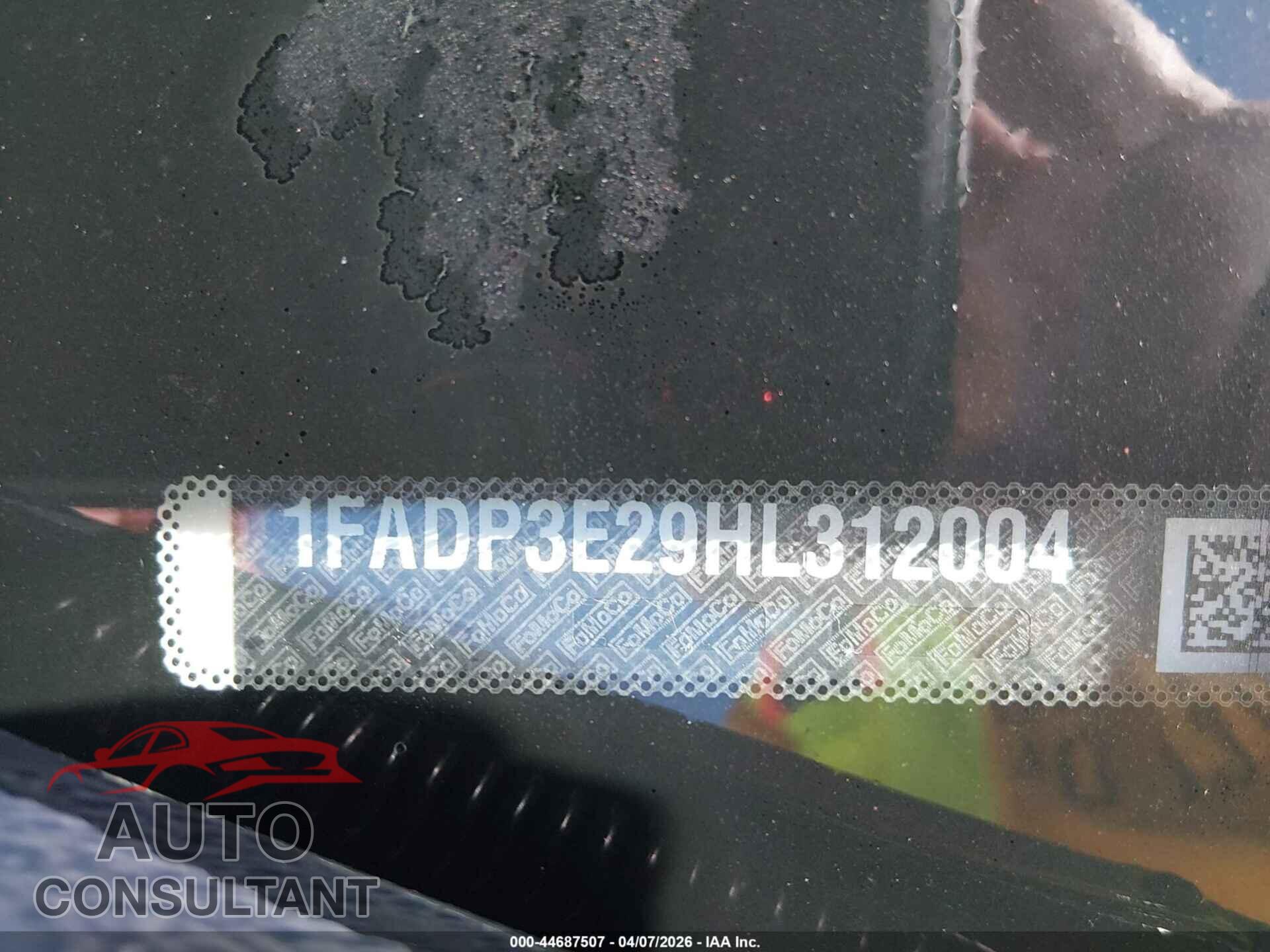 FORD FOCUS 2017 - 1FADP3E29HL312004