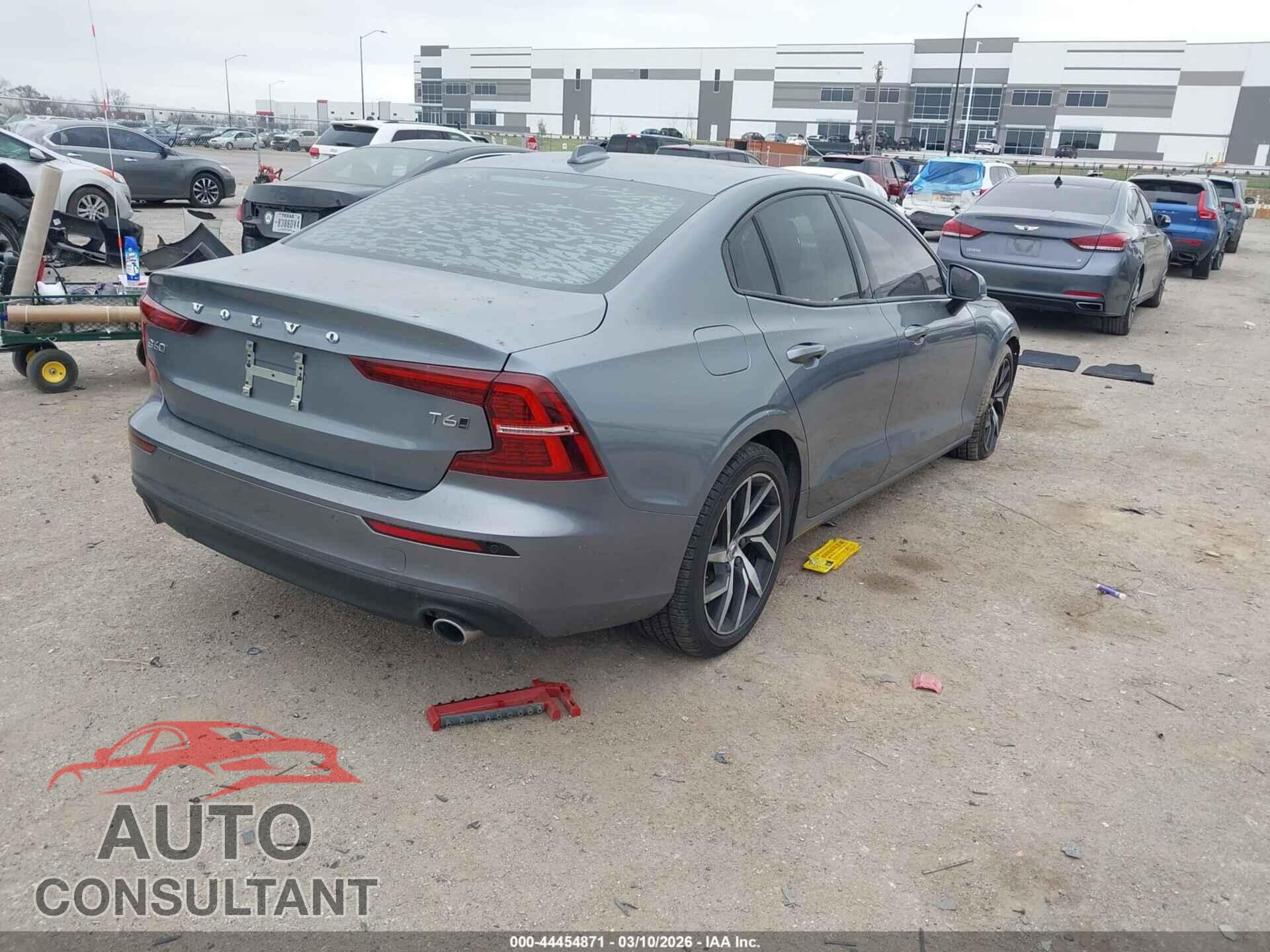 VOLVO S60 2019 - 7JRA22TK3KG010329