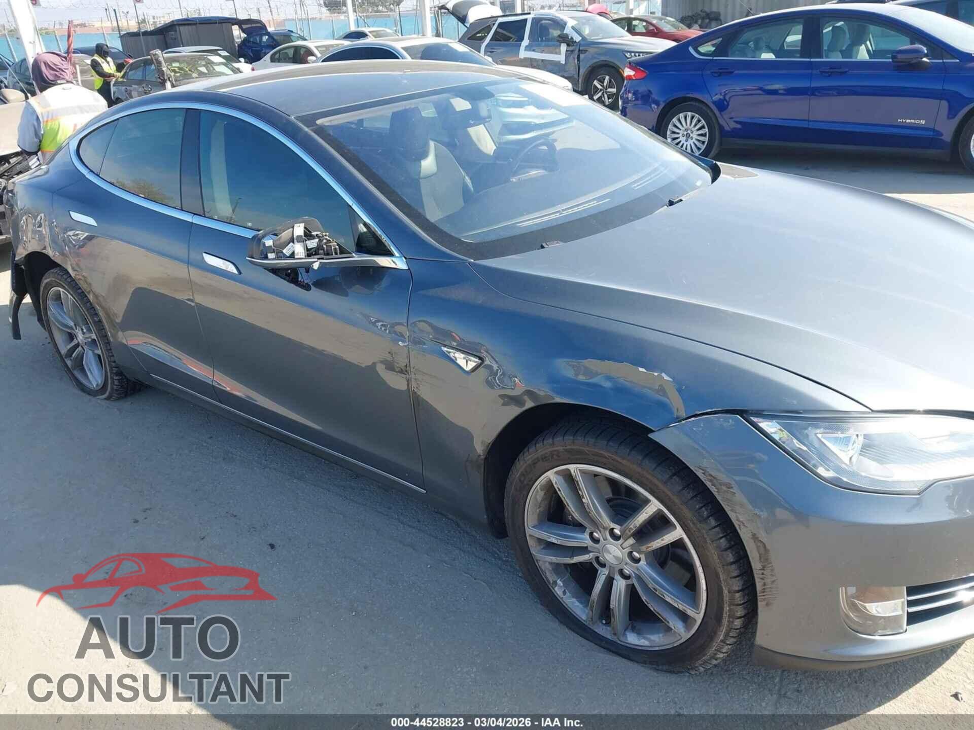 TESLA MODEL S 2013 - 5YJSA1CG0DFP27490