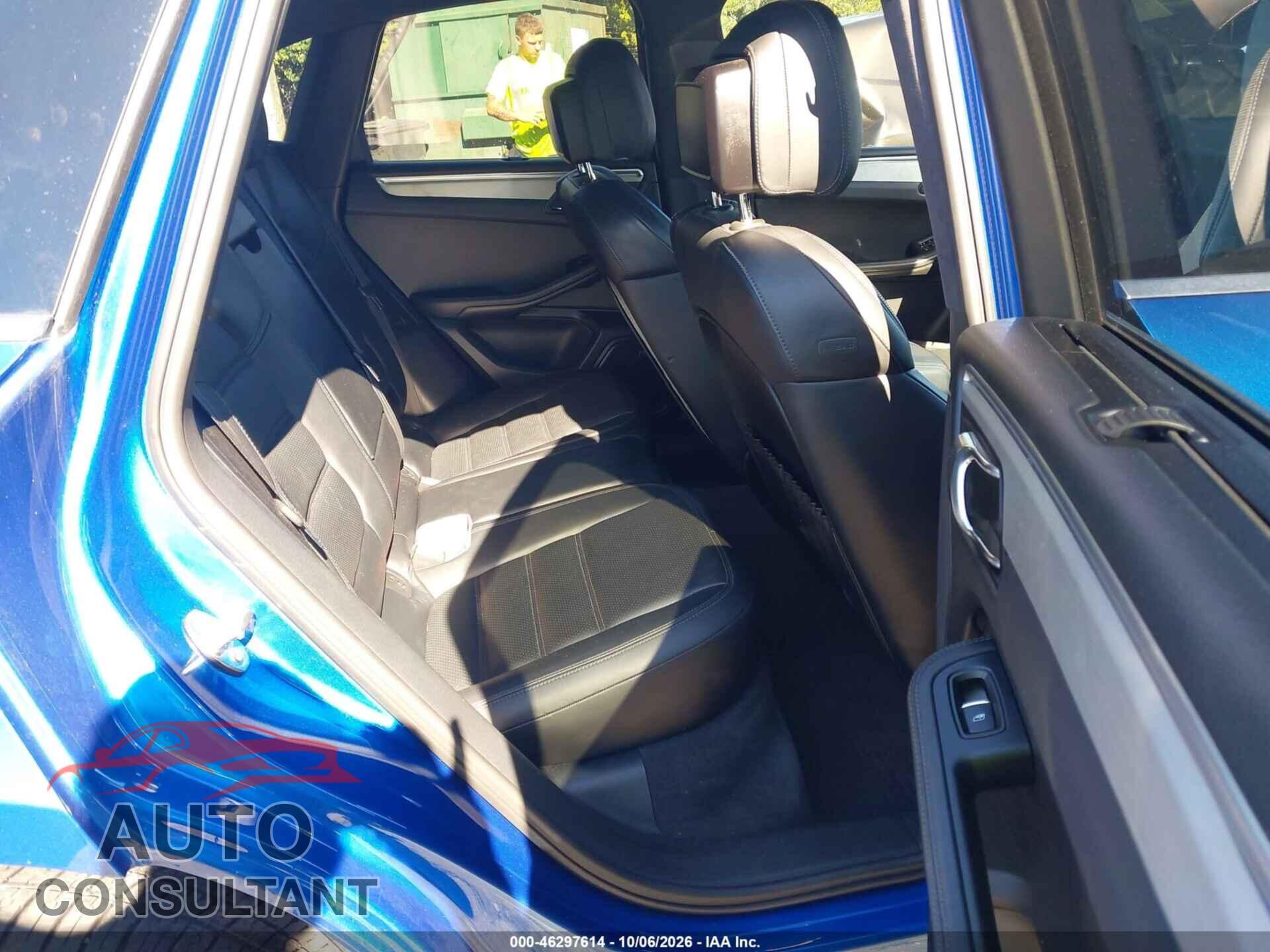 PORSCHE MACAN 2017 - WP1AF2A54HLB60075