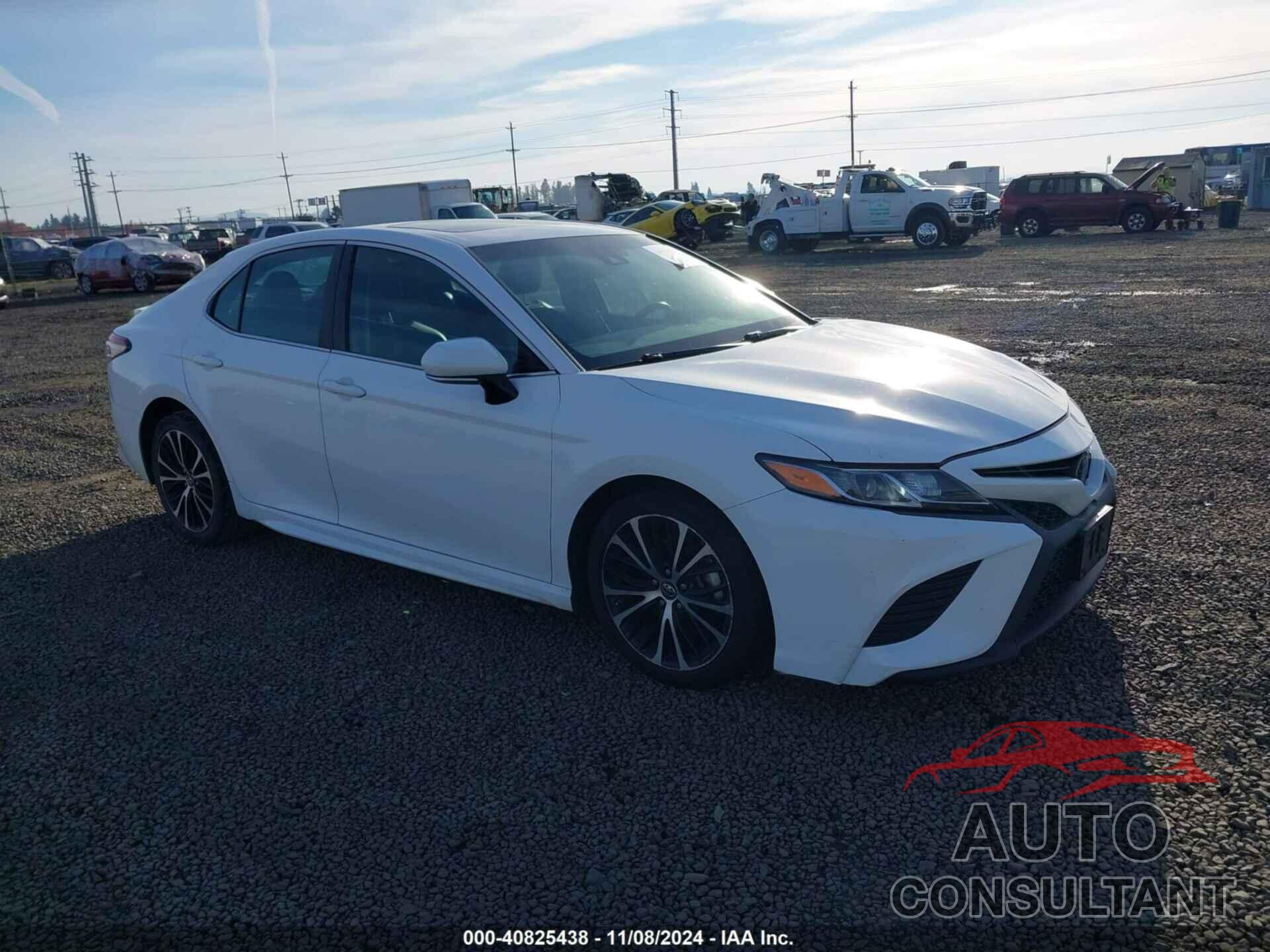 TOYOTA CAMRY 2018 - 4T1B11HK0JU138144