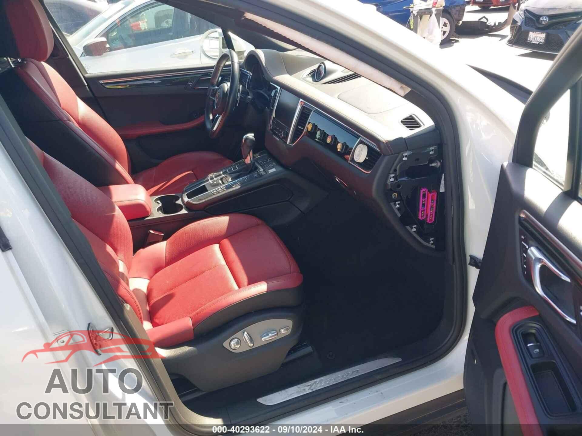 PORSCHE MACAN 2017 - WP1AA2A59HLB01974