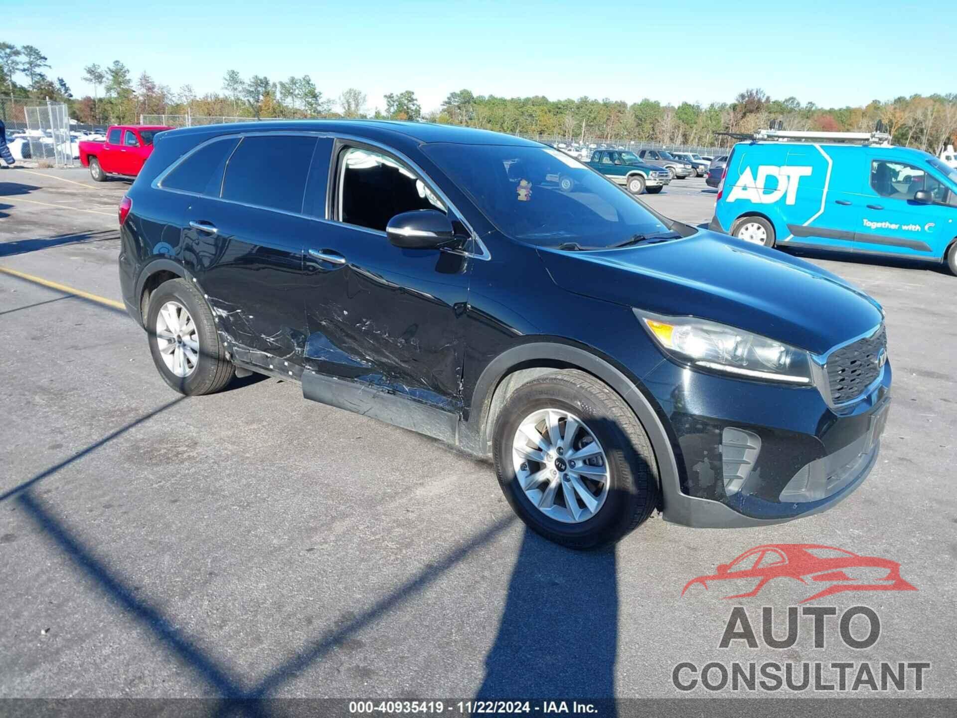 KIA SORENTO 2019 - 5XYPG4A50KG561033