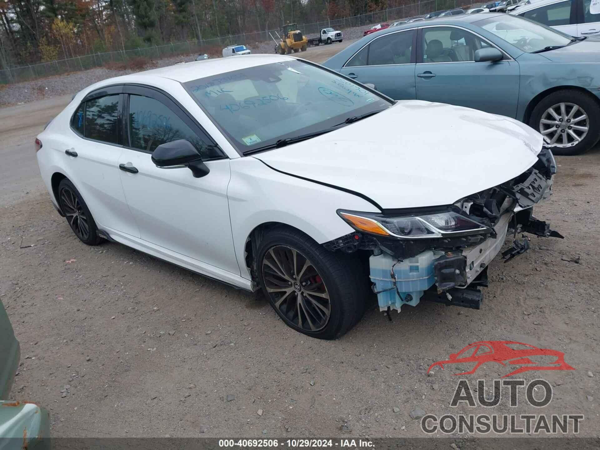 TOYOTA CAMRY 2018 - 4T1B11HK8JU042438
