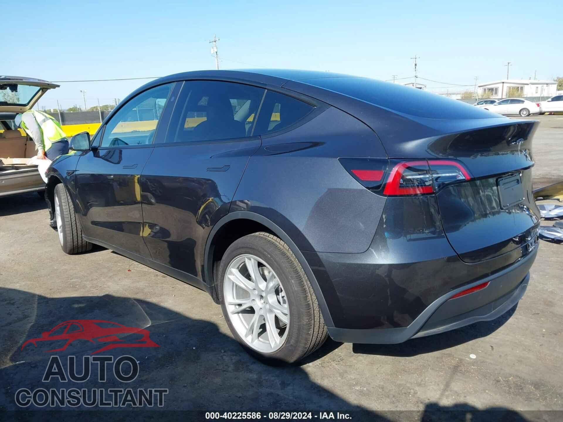 TESLA MODEL Y 2024 - 7SAYGDED8RF084992