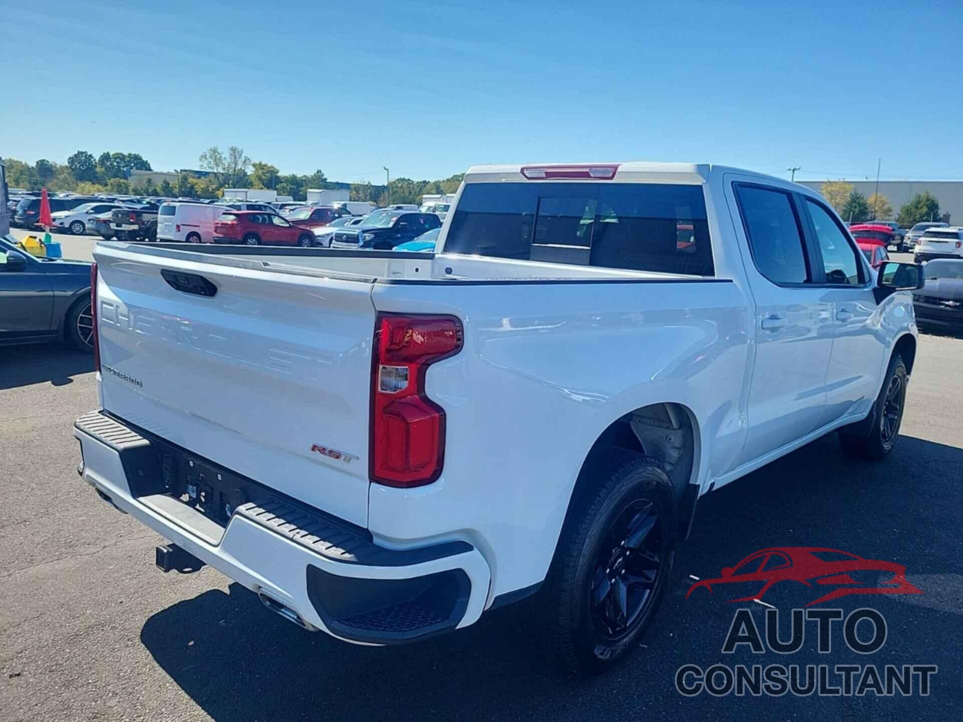 CHEVROLET SILVERADO 2023 - 1GCUDEEL5PZ303903