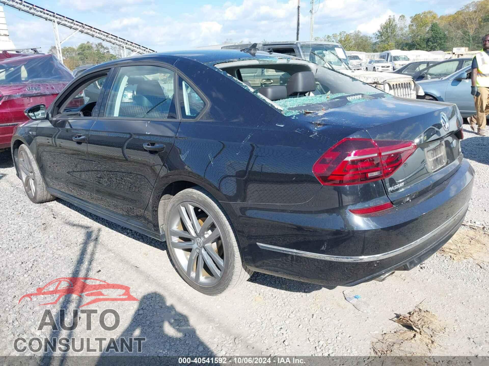 VOLKSWAGEN PASSAT 2018 - 1VWAA7A35JC017988
