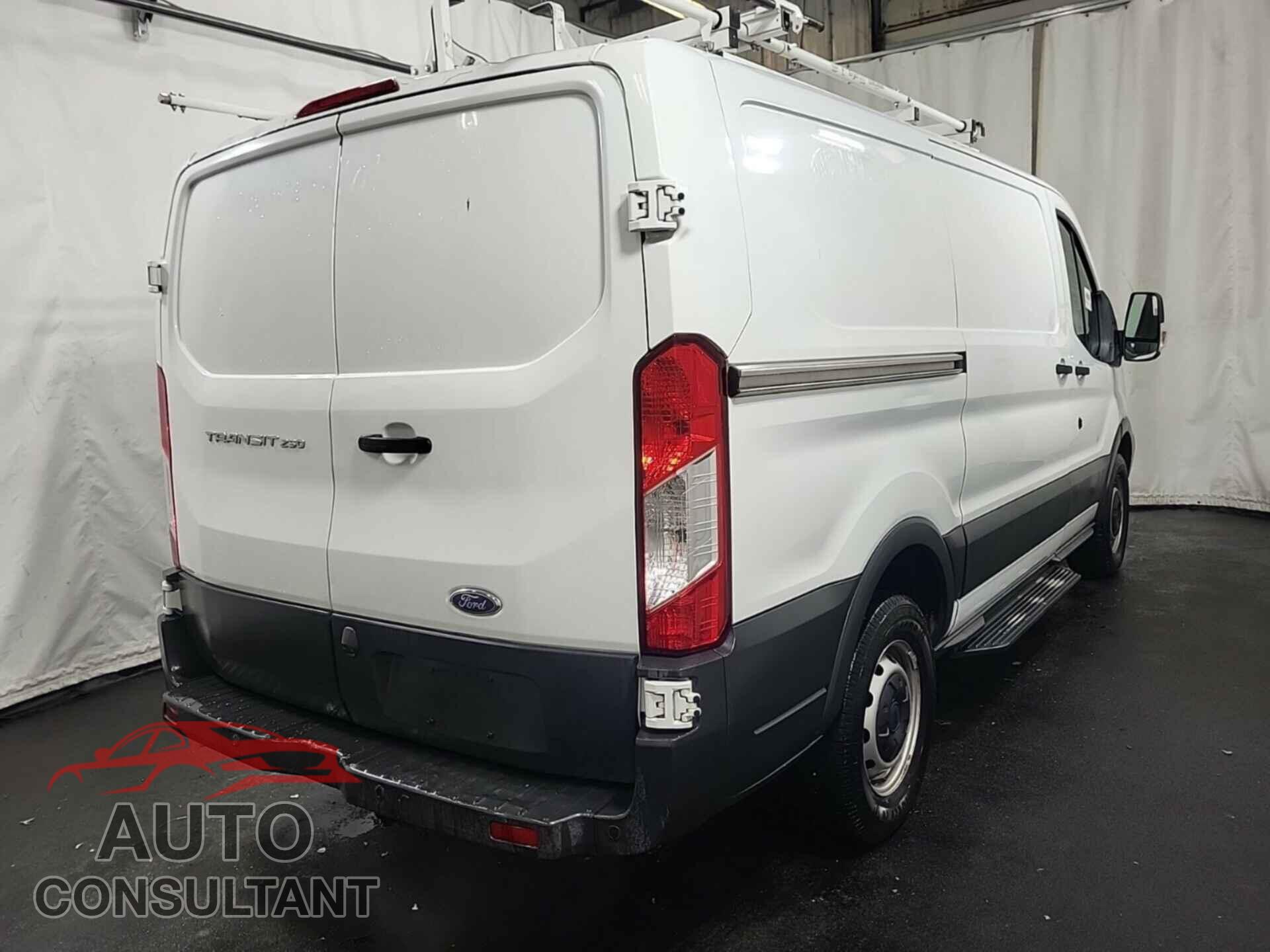 FORD TRANSIT 2015 - 1FTNR1YM9FKB32941