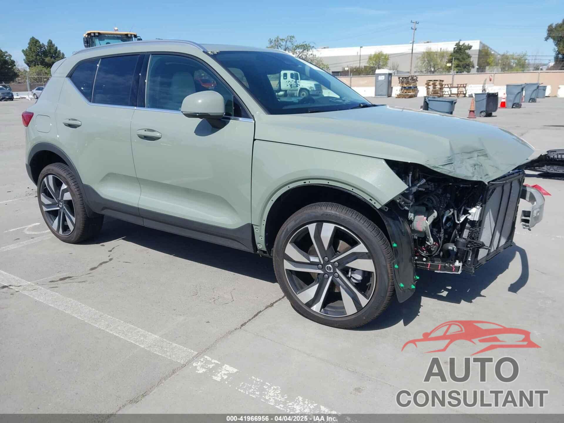 VOLVO XC40 2025 - YV4L12UE6S2521630