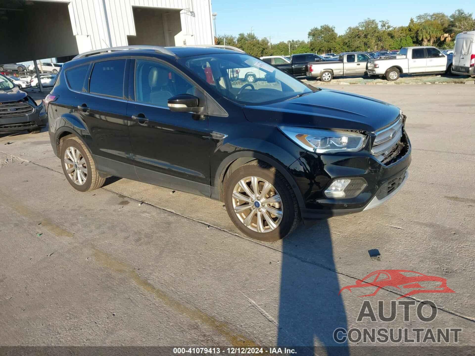 FORD ESCAPE 2017 - 1FMCU0J90HUB01103