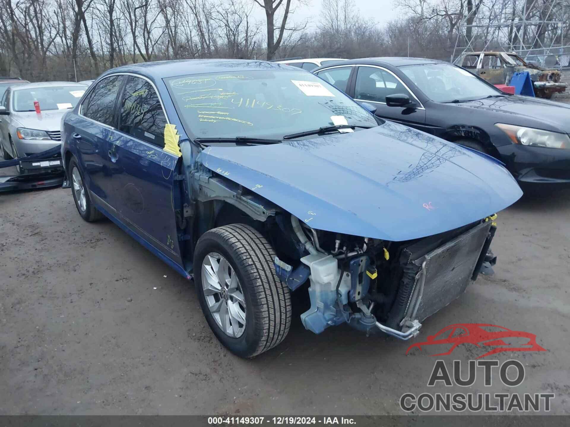 VOLKSWAGEN PASSAT 2017 - 1VWAT7A33HC014284