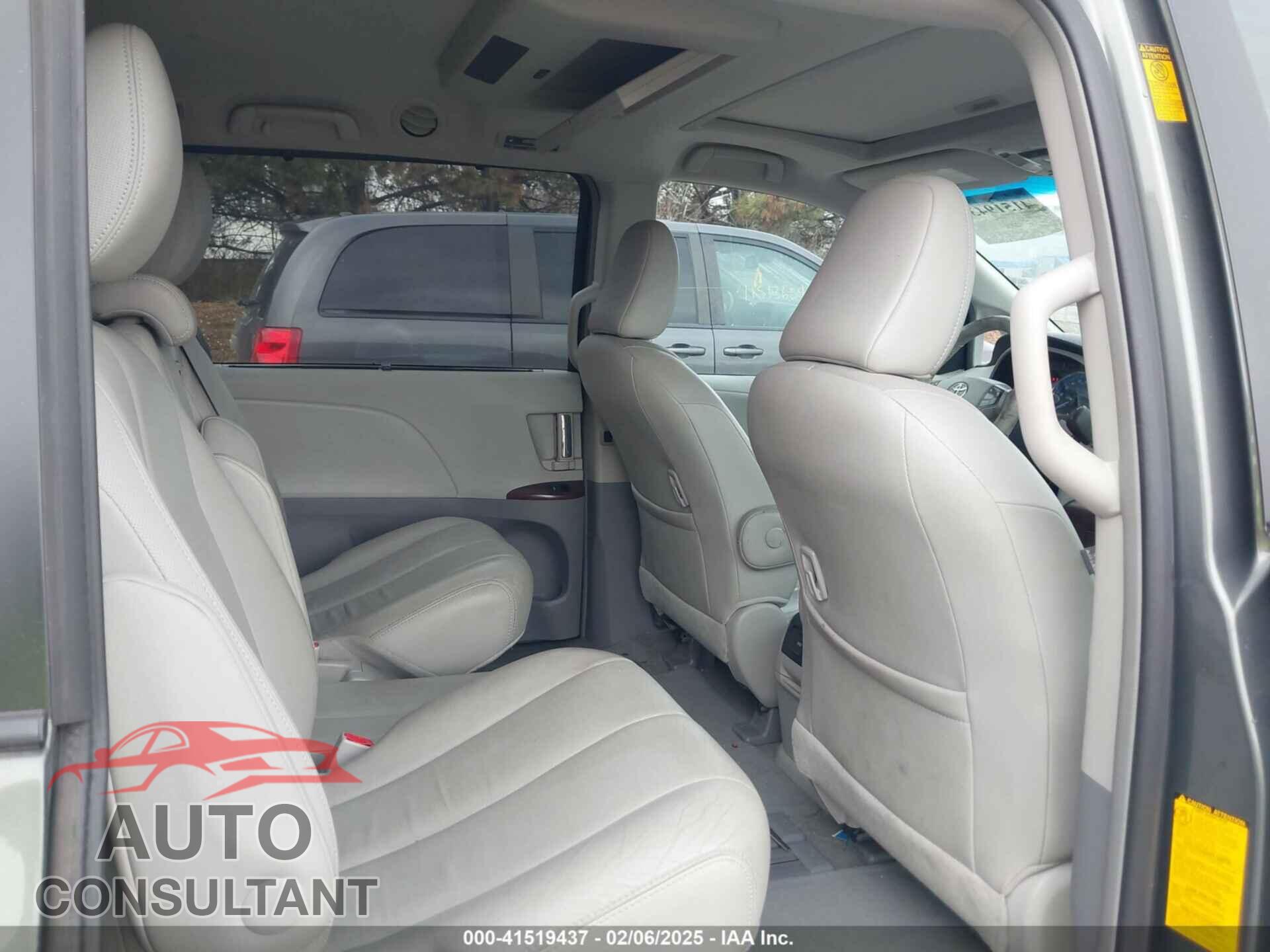 TOYOTA SIENNA 2013 - 5TDYK3DC8DS375852