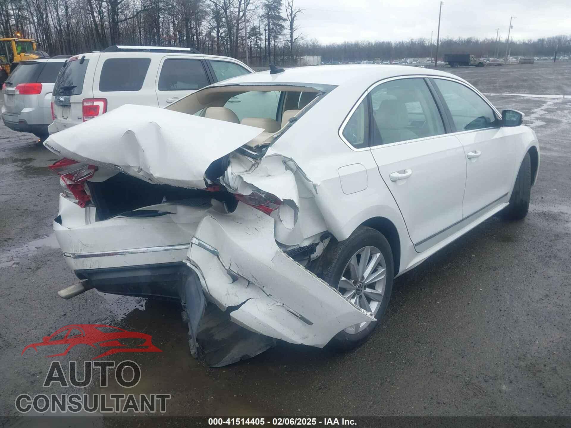 VOLKSWAGEN PASSAT 2013 - 1VWCH7A32DC038984