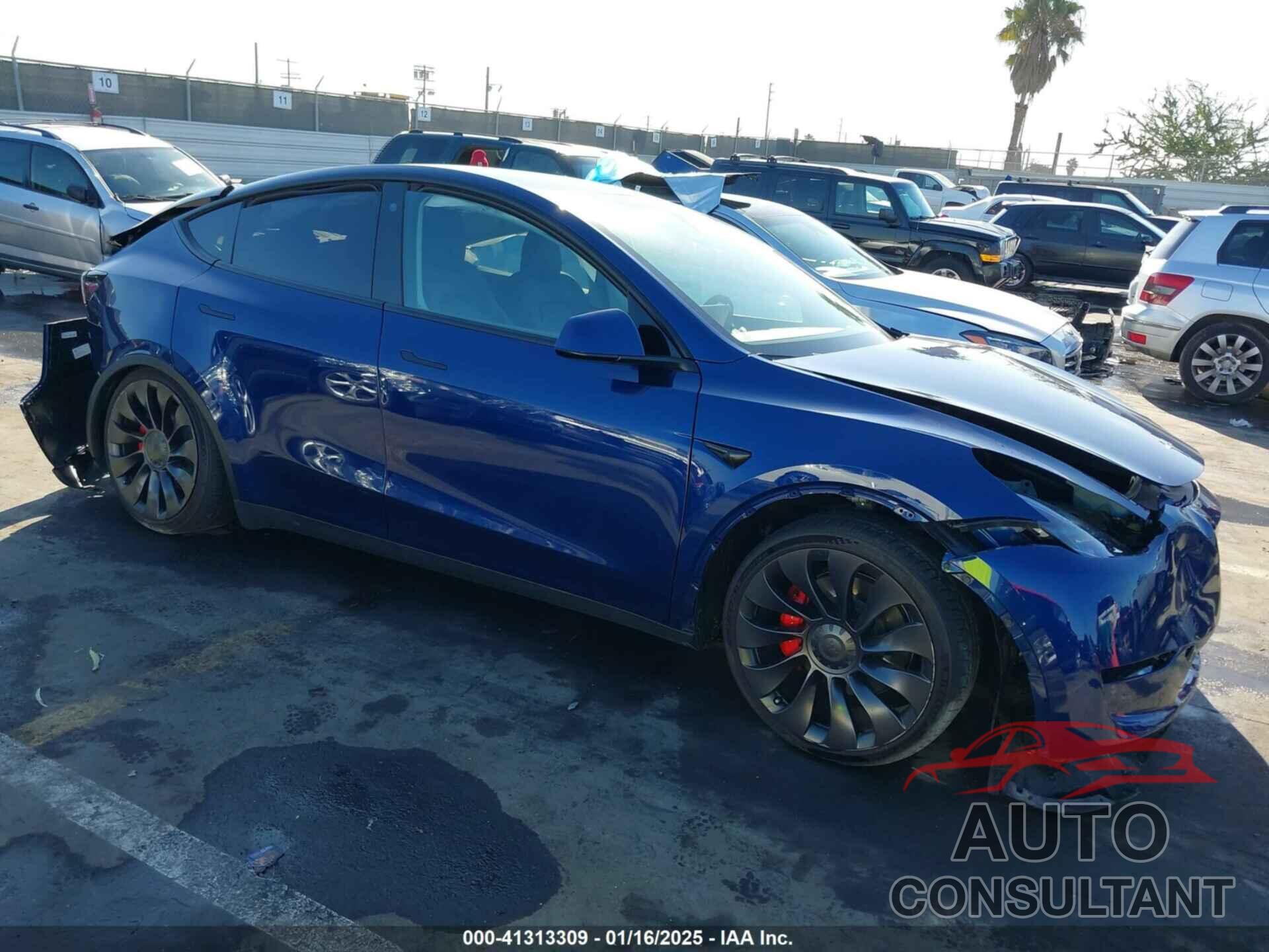 TESLA MODEL Y 2023 - 7SAYGDEF0PF782107