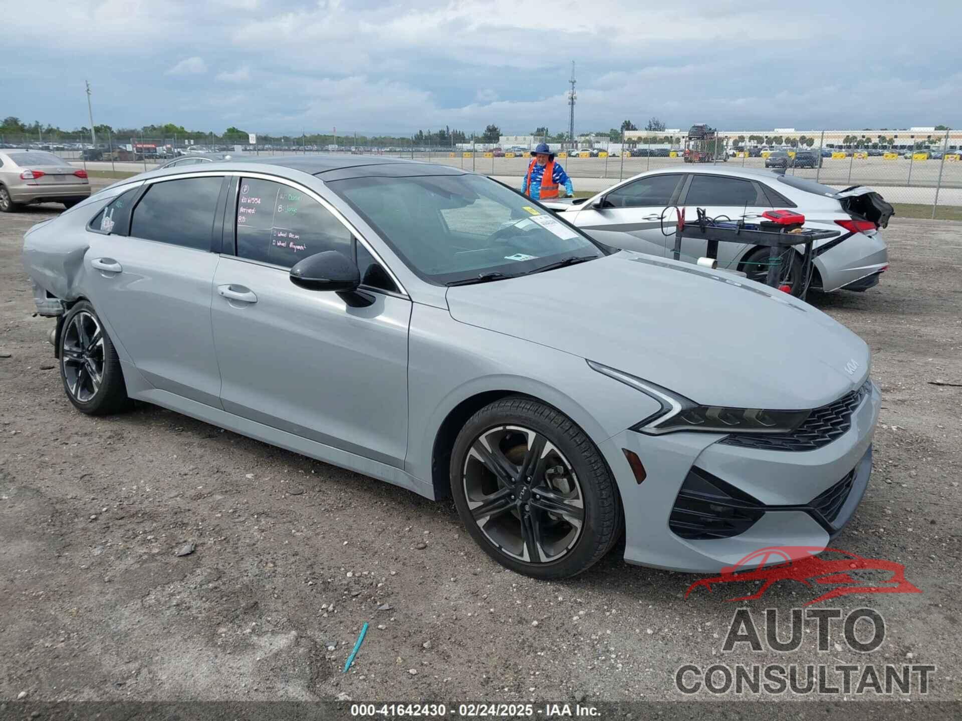 KIA K5 2023 - 5XXG64J28PG182642