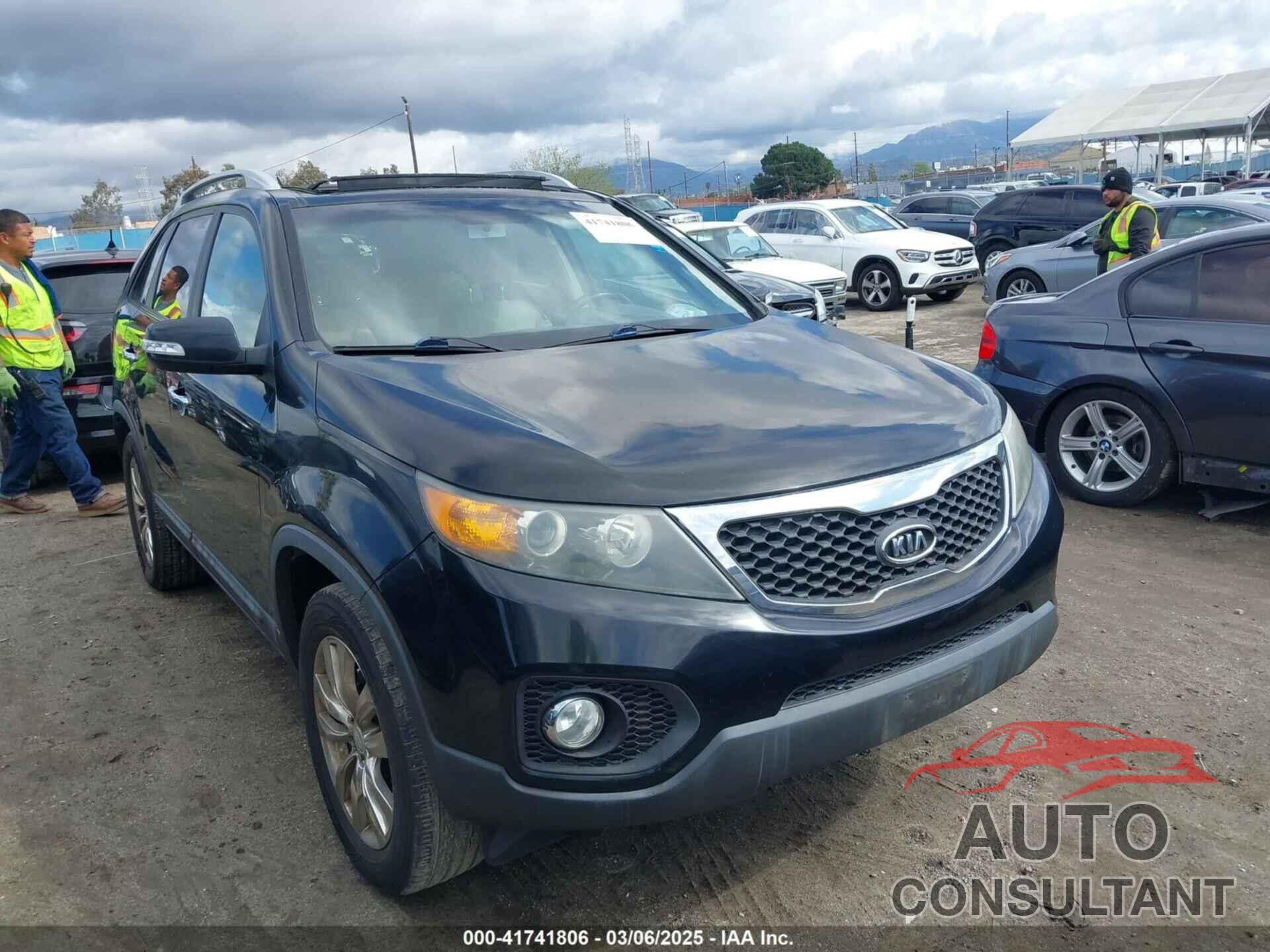 KIA SORENTO 2011 - 5XYKU4A24BG053222