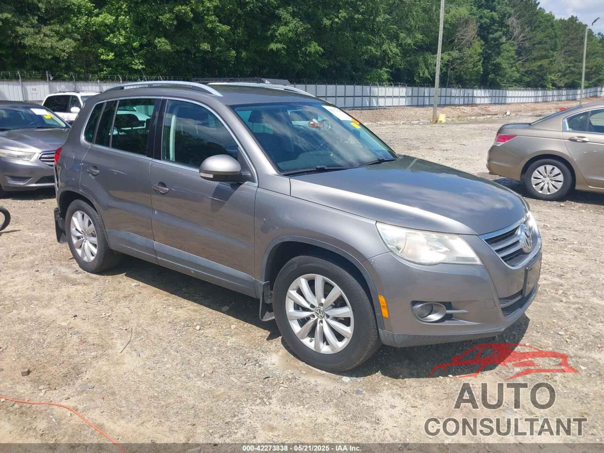 VOLKSWAGEN TIGUAN 2011 - WVGBV7AX5BW512203