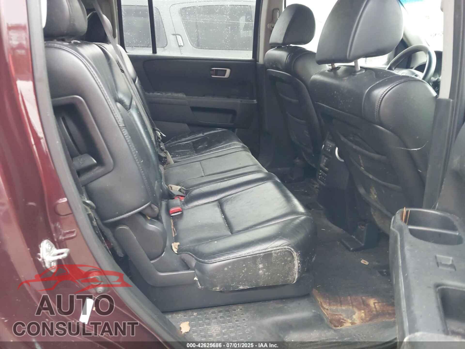 HONDA PILOT 2011 - 5FNYF4H65BB050365