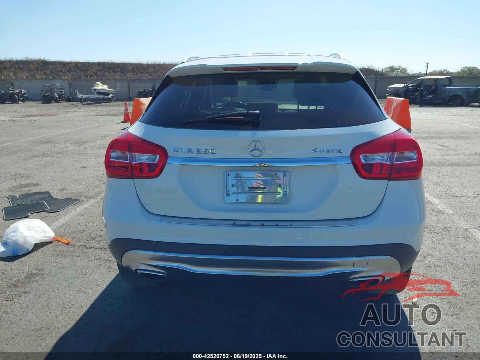 MERCEDES-BENZ GLA 250 2015 - WDCTG4GB2FJ149546