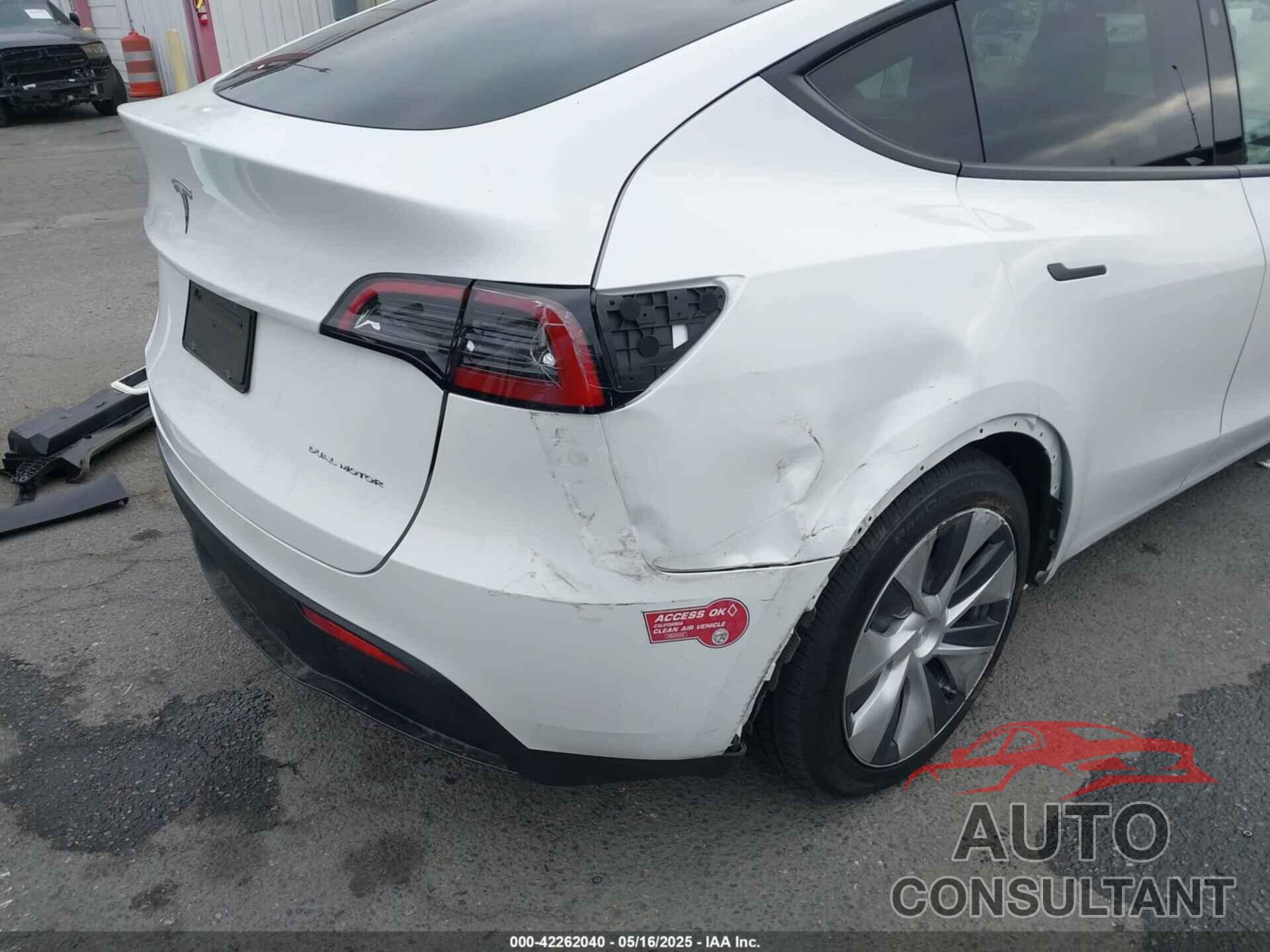 TESLA MODEL Y 2023 - 7SAYGDEE4PF807551
