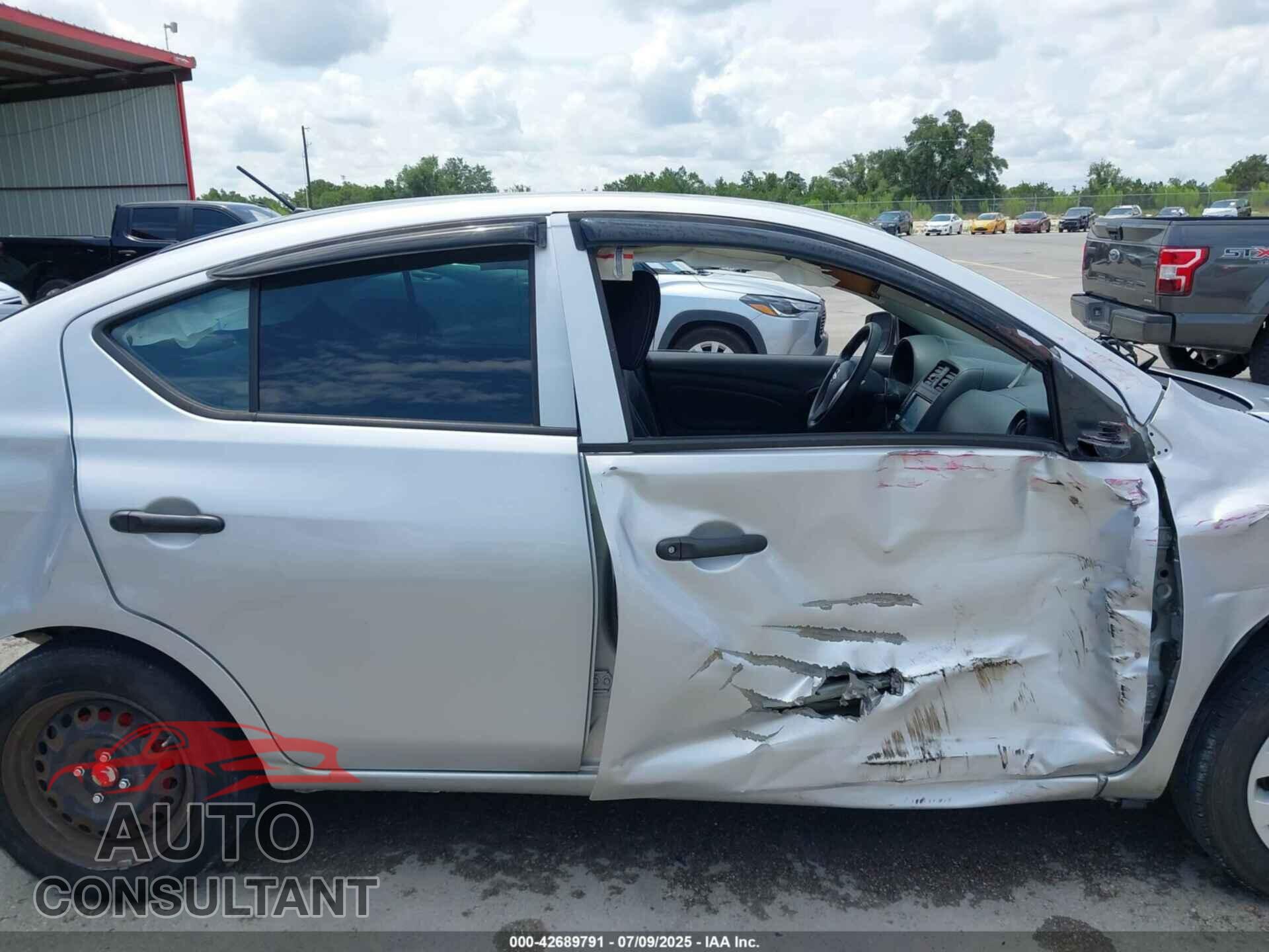 NISSAN VERSA 2019 - 3N1CN7AP3KL823064
