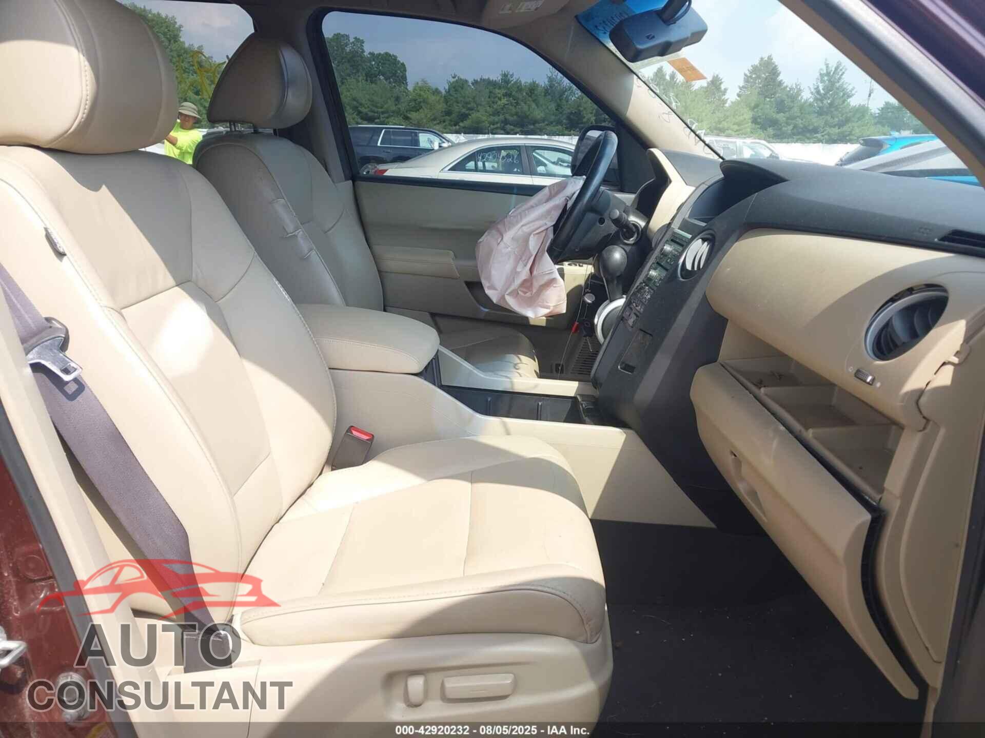 HONDA PILOT 2011 - 5FNYF4H68BB047203