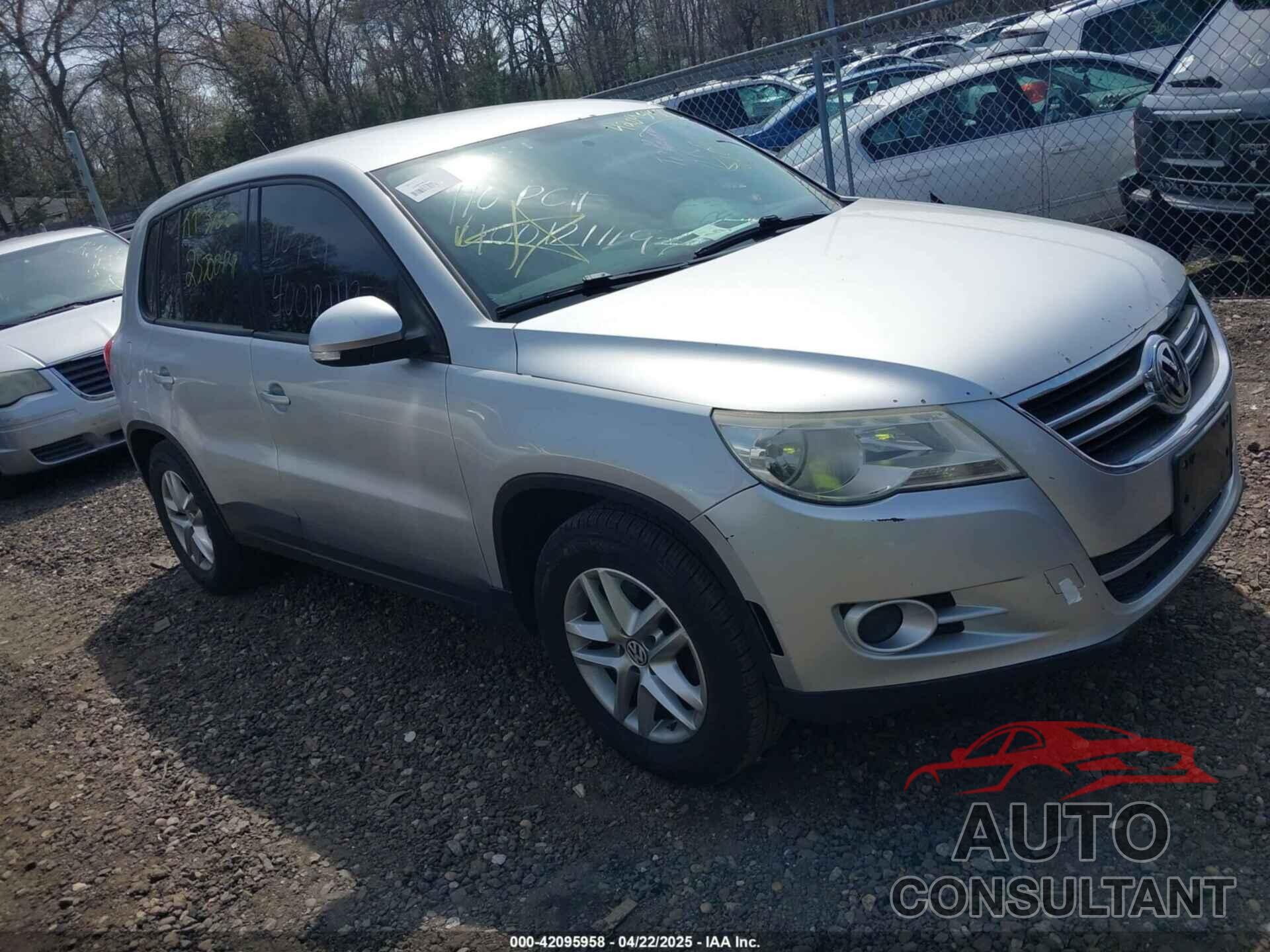 VOLKSWAGEN TIGUAN 2011 - WVGBV7AX2BW547930