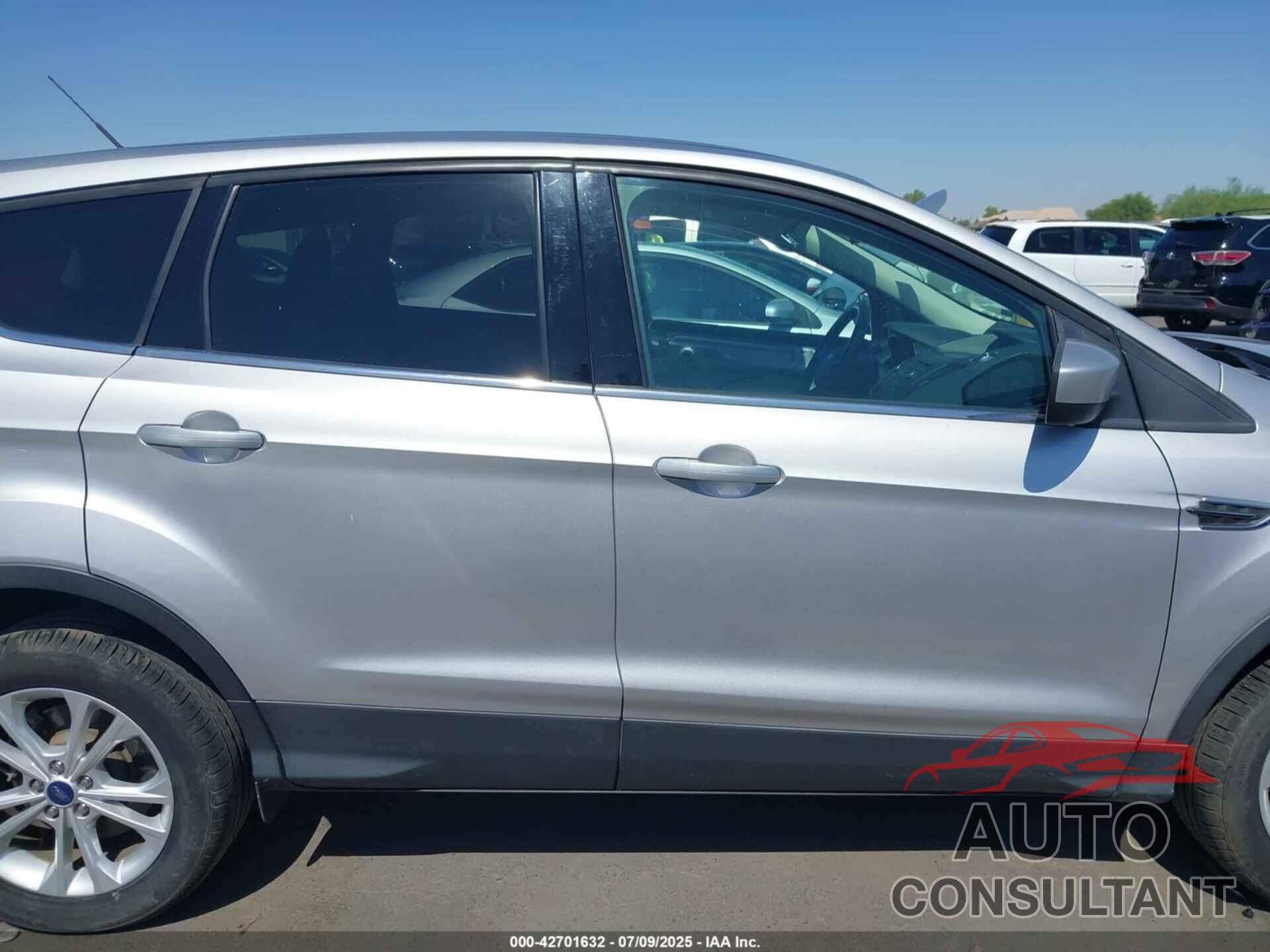 FORD ESCAPE 2017 - 1FMCU0GD2HUA54569