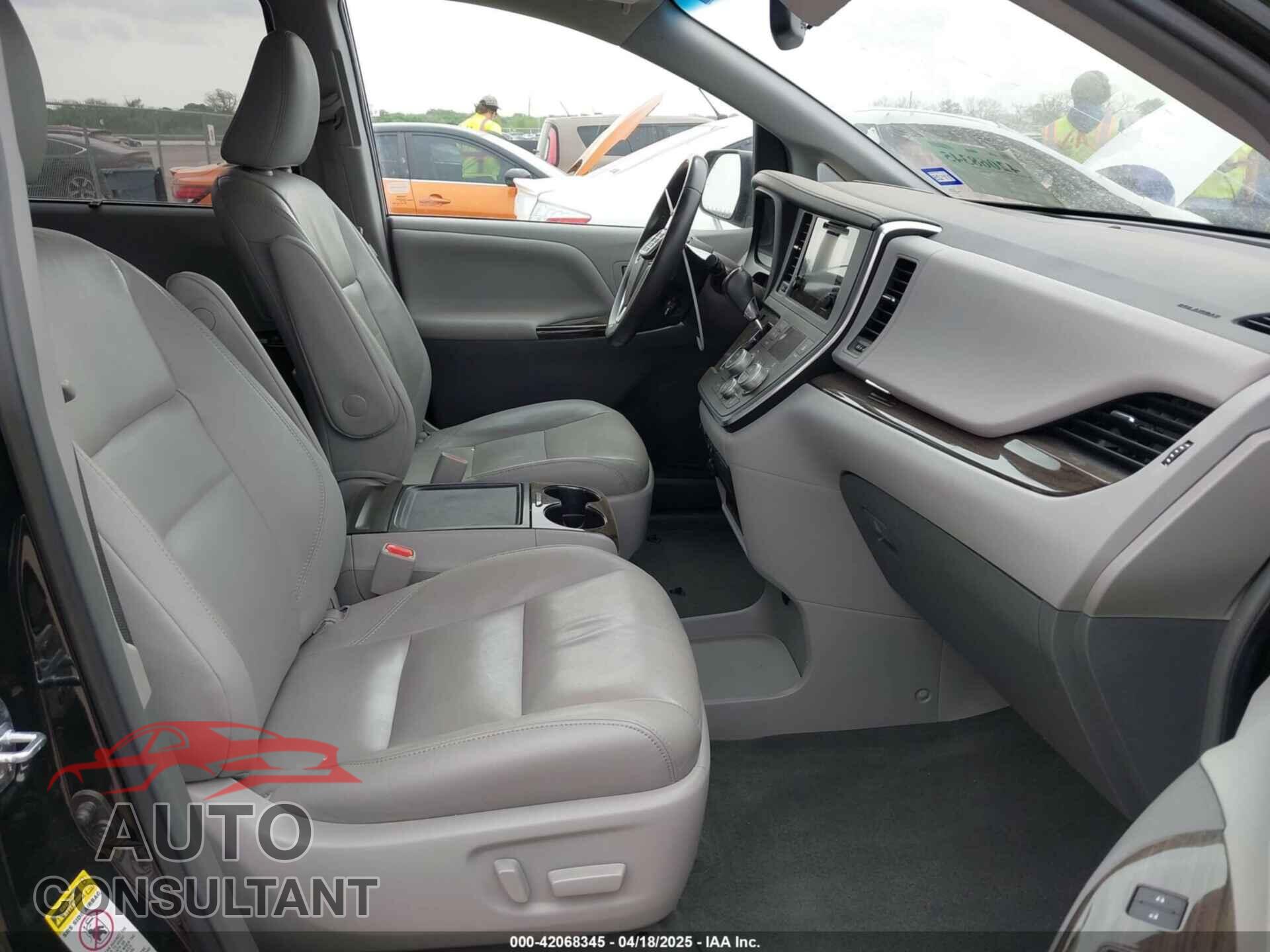 TOYOTA SIENNA 2017 - 5TDYZ3DC6HS809199