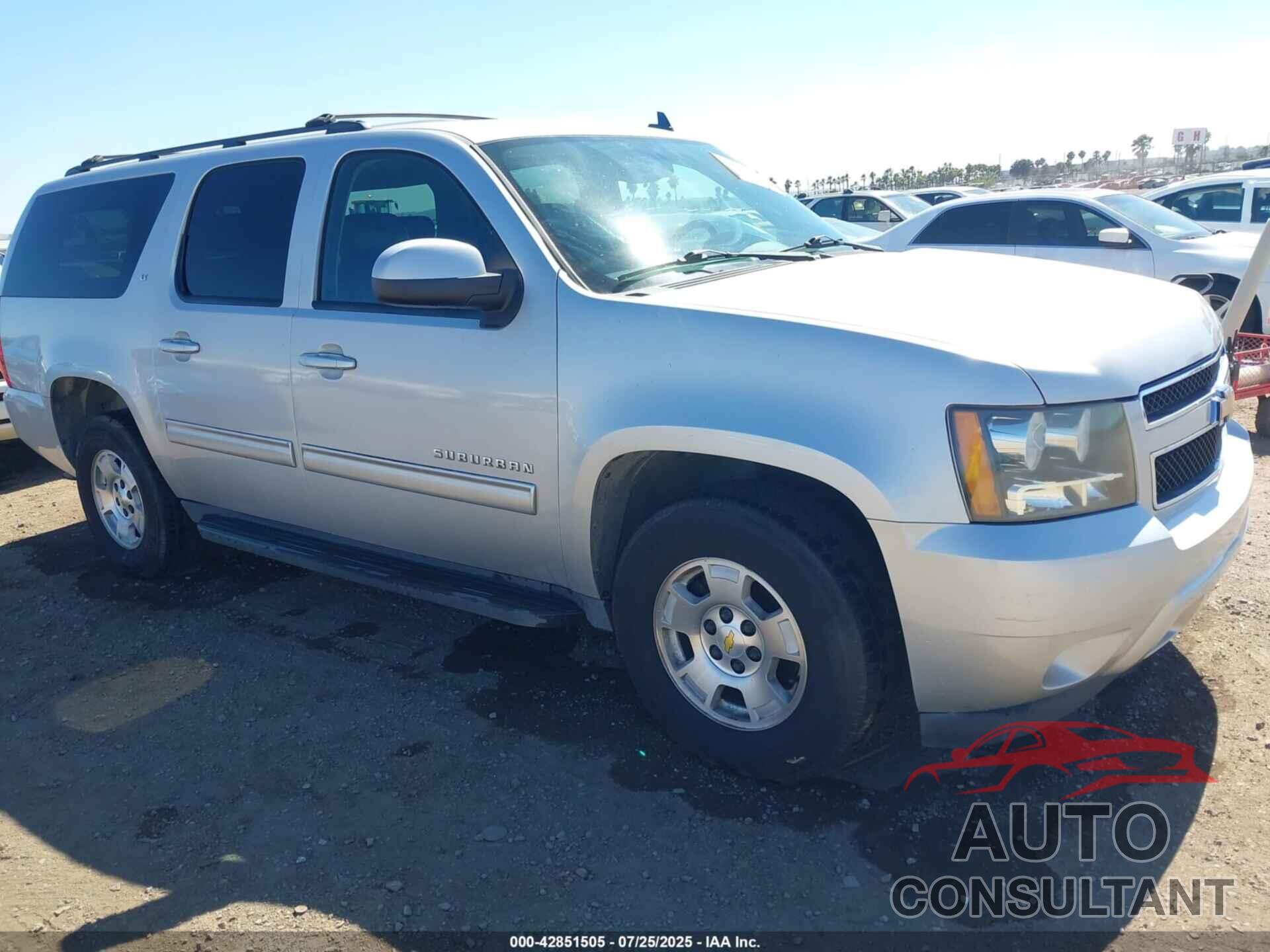 CHEVROLET SUBURBAN 1500 2010 - 1GNUCJE04AR251342