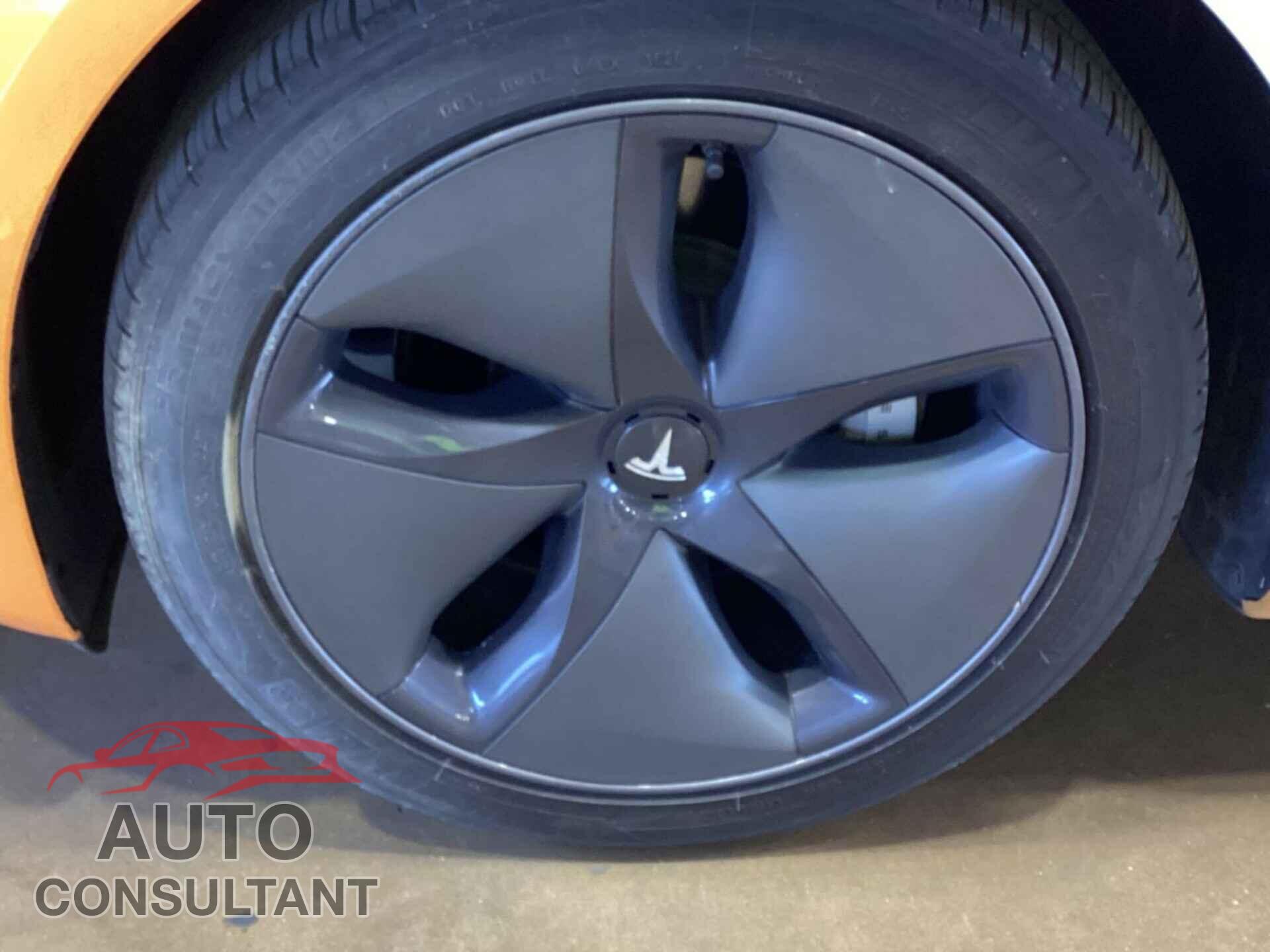 TESLA MODEL 3 2019 - 5YJ3E1EB7KF199048