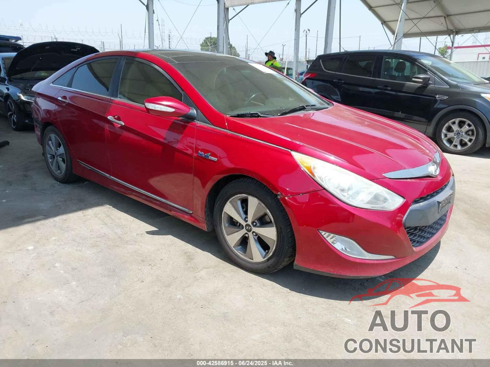 HYUNDAI SONATA HYBRID 2012 - KMHEC4A47CA031312