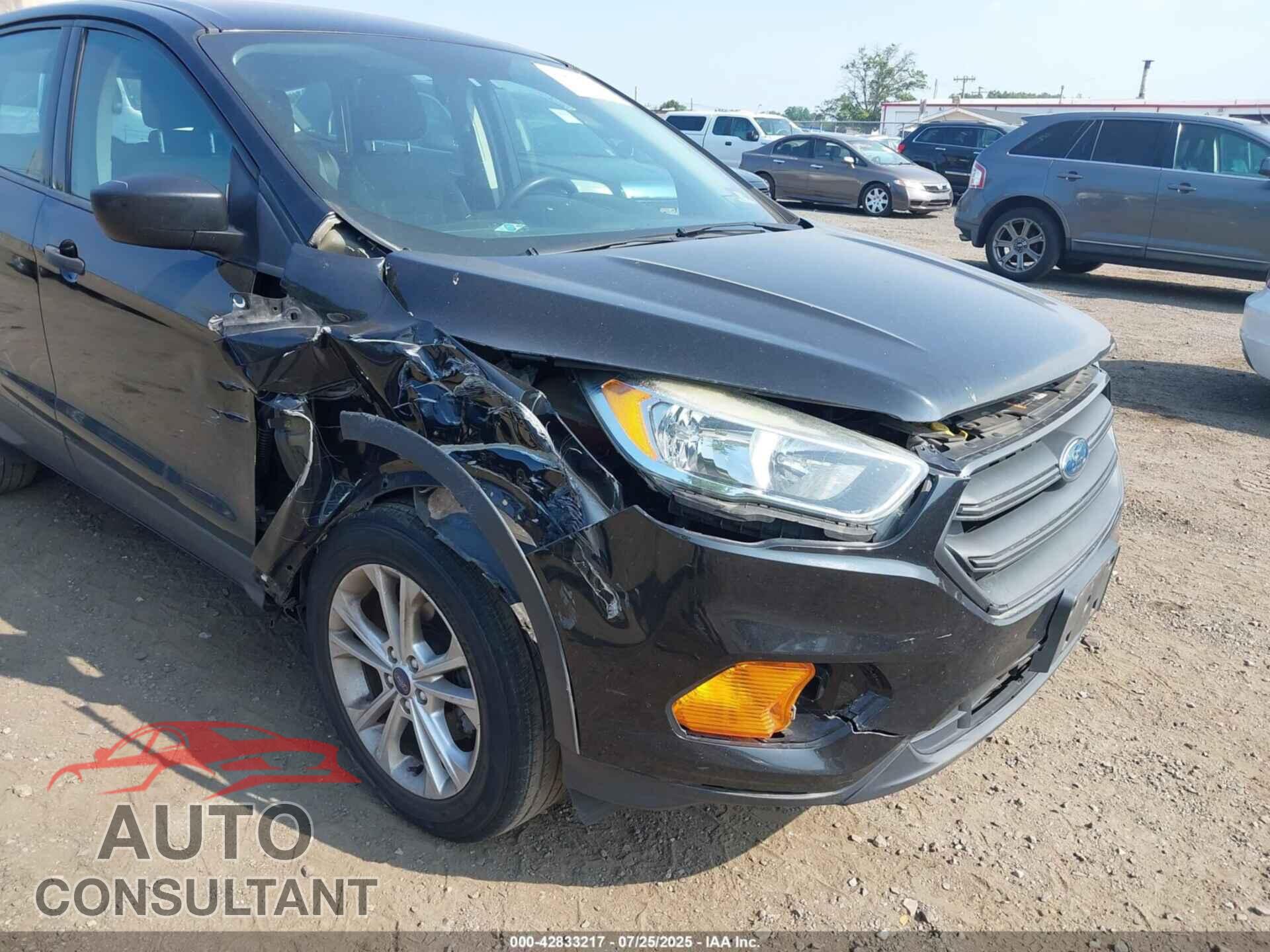FORD ESCAPE 2017 - 1FMCU0F7XHUB55774
