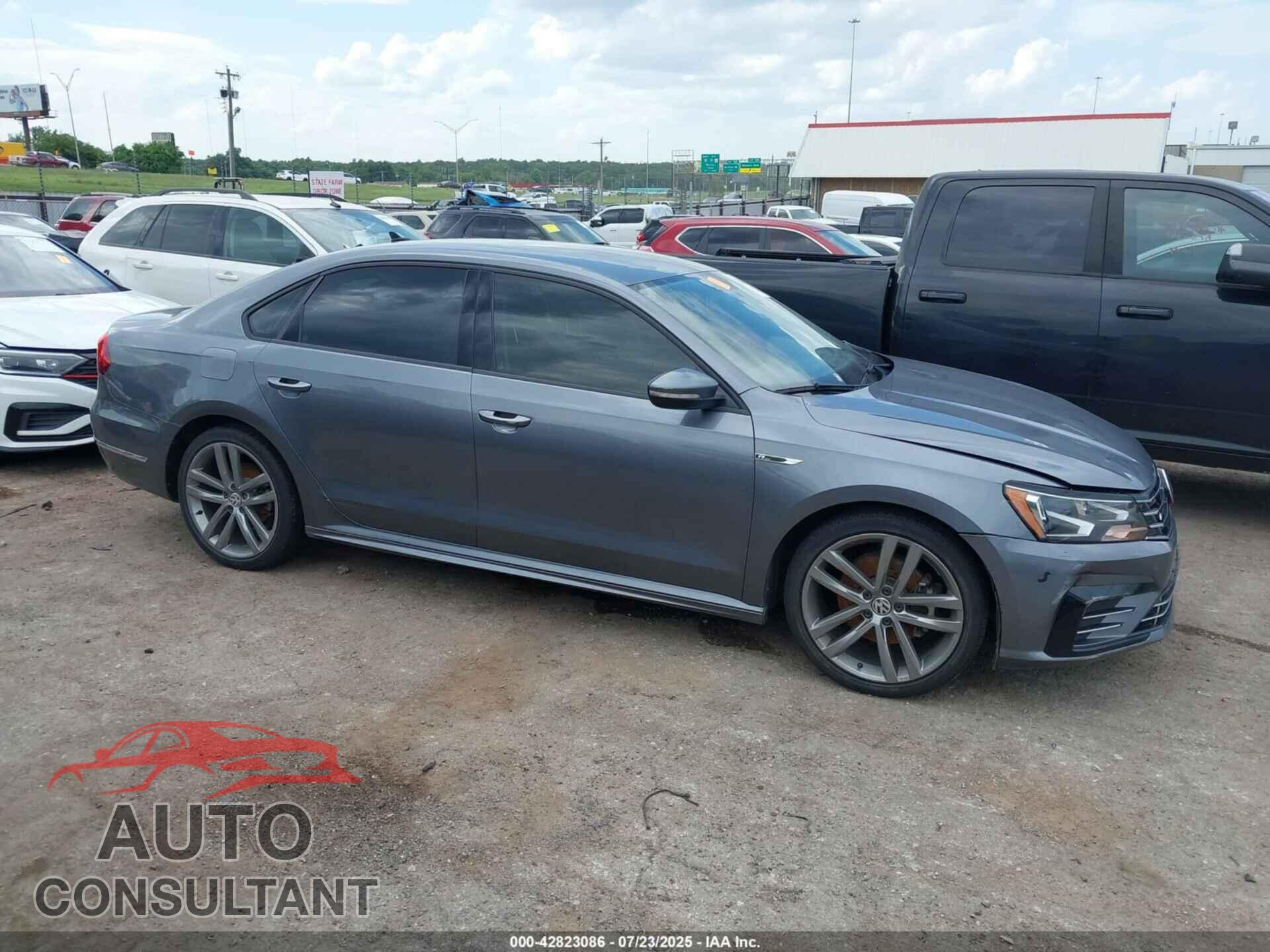 VOLKSWAGEN PASSAT 2018 - 1VWAA7A34JC030280