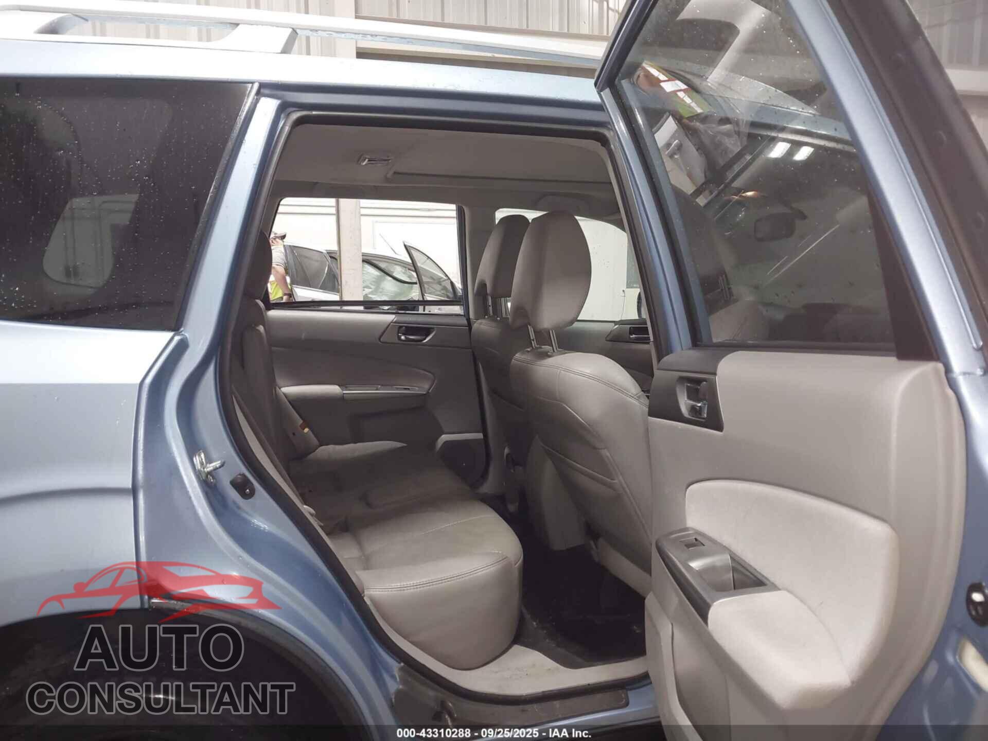 SUBARU FORESTER 2011 - JF2SHGGC7BH732805